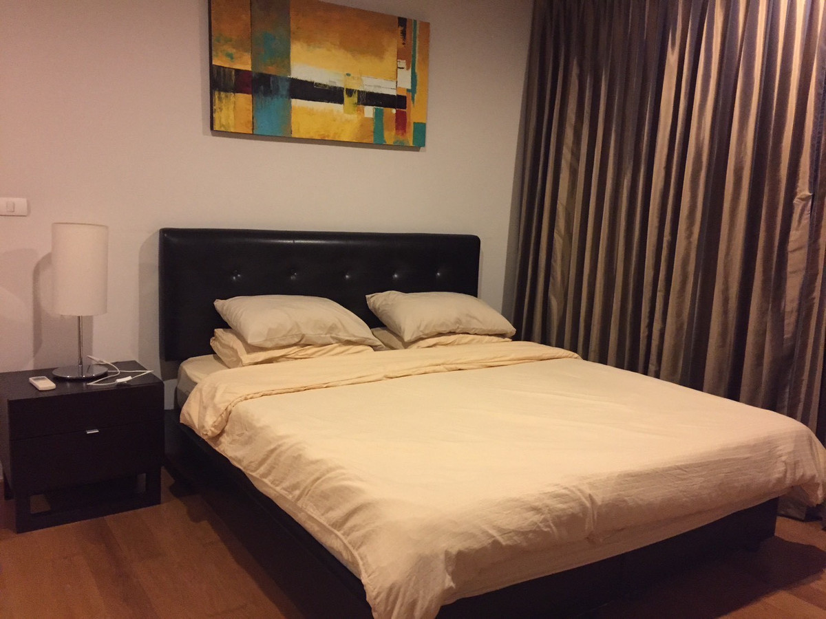 For RentCondoWongwianyai, Charoennakor : (For rent) Condo Hive Taksin I 1-BR, High floor, GOOD PRICE!  Fully furnished + electrical appliances ㅡ Near 🚆BTS Wongwian Yai