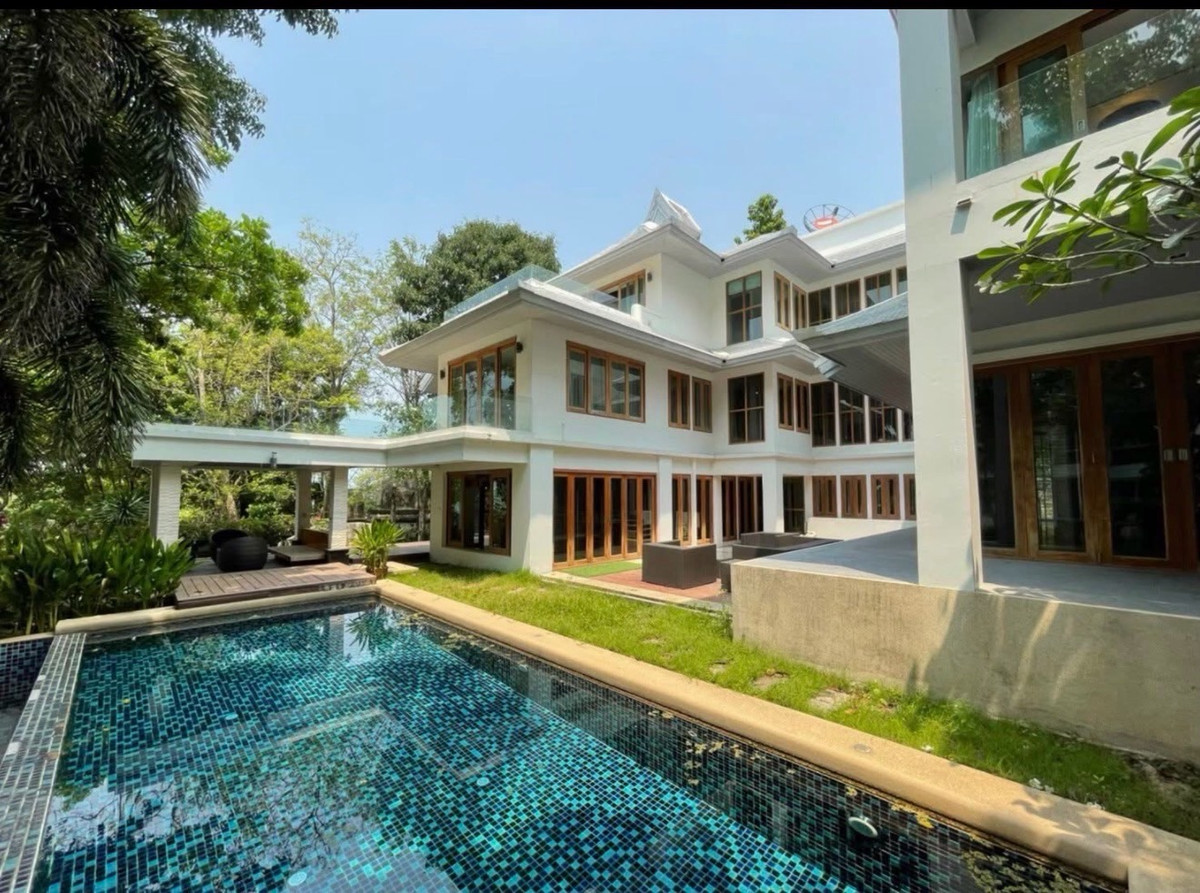 HousePattaya, Bangsaen, Chonburi : Beachfront Pool Villa in Pattaya with Private Beach Access and Sea View