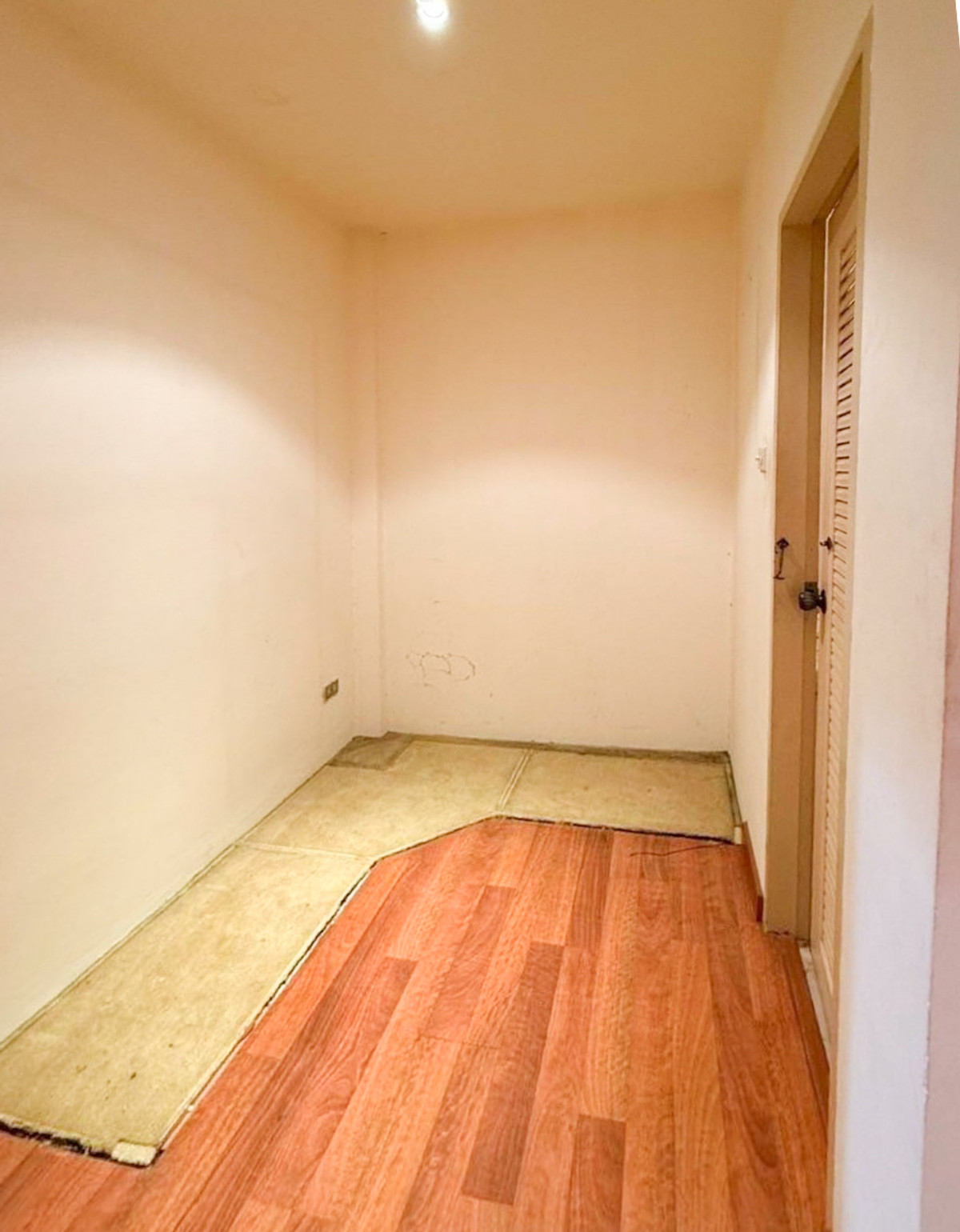 ขายทาวน์โฮมรามคำแหง หัวหมาก : ทาวน์โฮม 3 ชั้น ซอยรามคำแหง 8/2  สถานีรถไฟฟ้าสายสีส้มหน้าปากซอย  พร้อมการเดินทางที่เชื่อมต่อเส้นพระราม 9 - รามคำแหง - เอกมัย ทองหล่อ