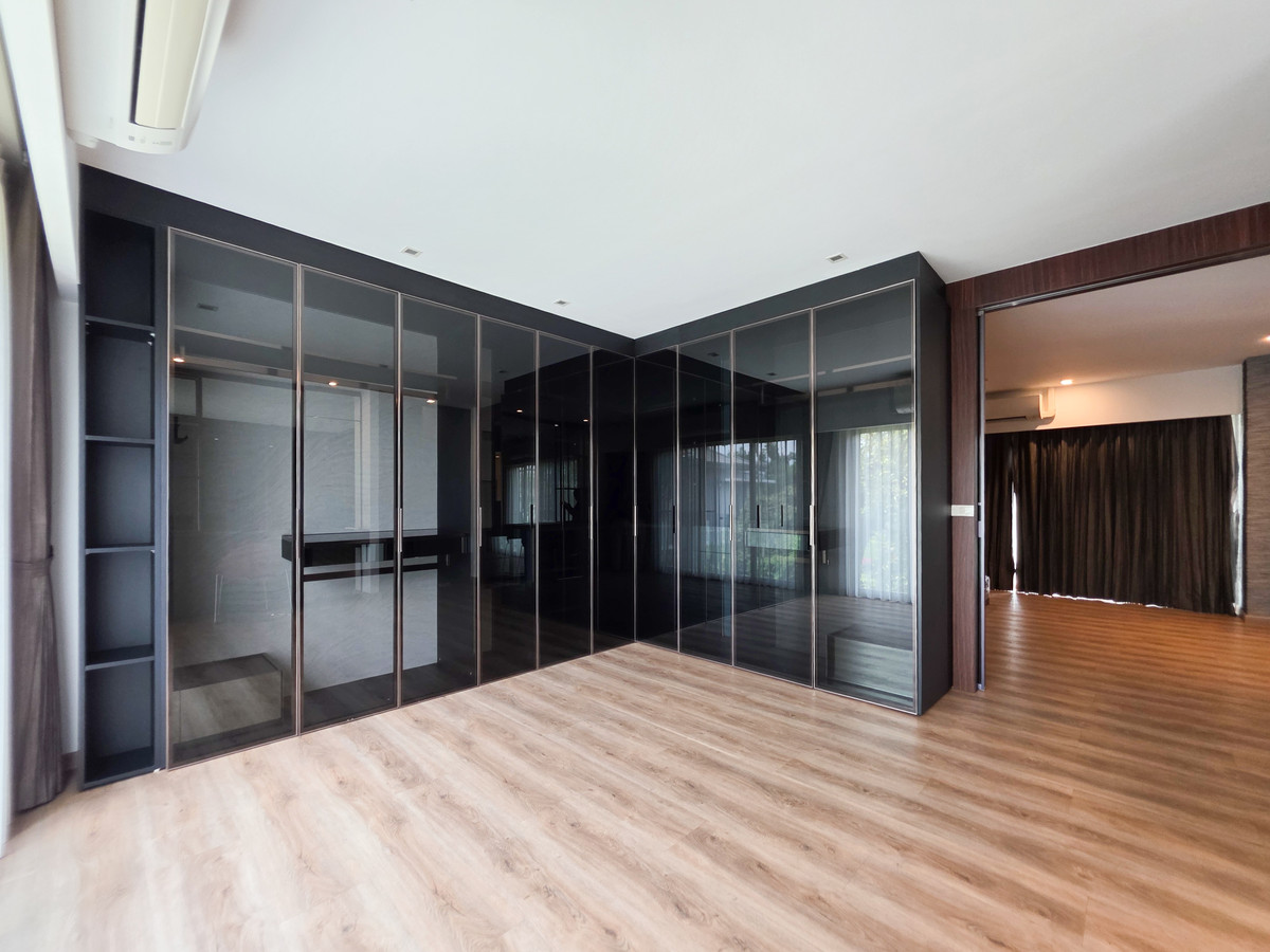 For RentHouseLadkrabang, Suwannaphum Airport : Single house for rent With private swimming pool Located near Rama 9 Expressway only 5 minutes, Suvarnabhumi Airport 15 minutes ✈️