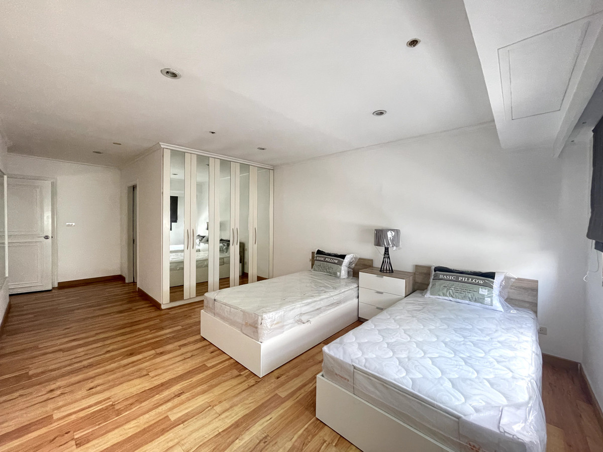 ให้เช่าคอนโดนานา : ให้เช่า คอนโด  Kallista Sukhumvit 11  3 ห้องนอน 315 ตร.ม.  big balcony