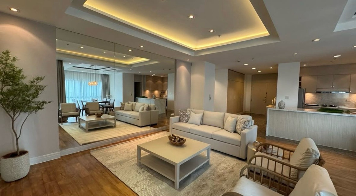 For RentCondoWitthayu, Chidlom, Langsuan, Ploenchit : 🌇180K⚡️Royal Residence Park – 3BR 3BA