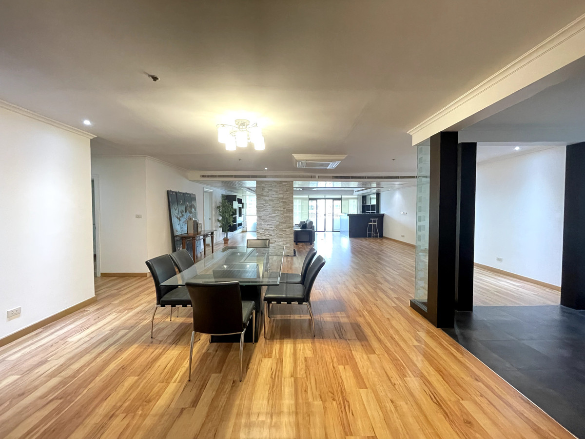 ให้เช่าคอนโดนานา : ให้เช่า คอนโด  Kallista Sukhumvit 11  3 ห้องนอน 315 ตร.ม.  big balcony