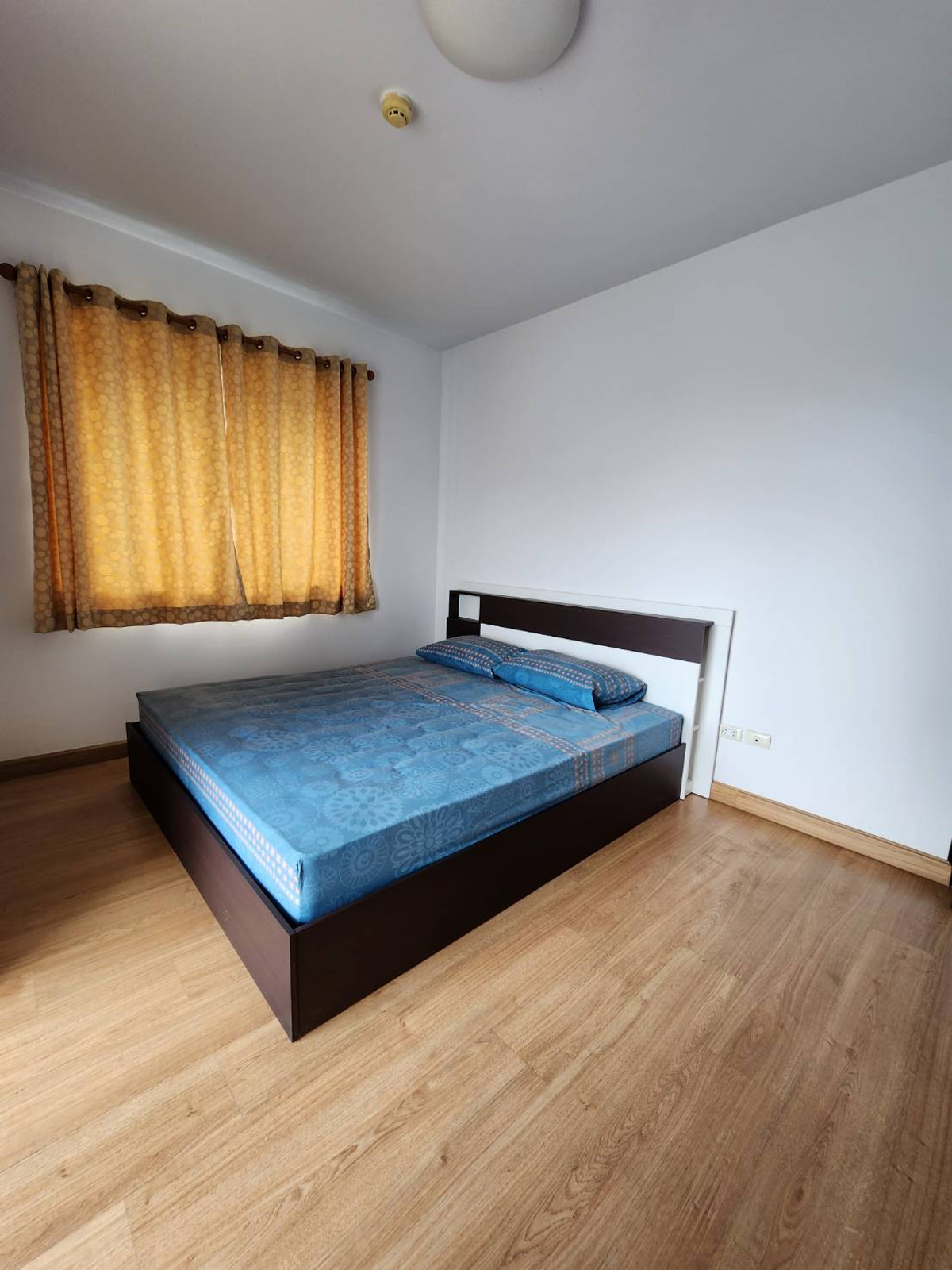 For RentCondoRama9, Petchburi, RCA : About 450 meters from MRT Rama 9, near Central Rama 9, Fortune, Big C, Tesco Lotus, Esplanade Ratchada and Rama 9 School.