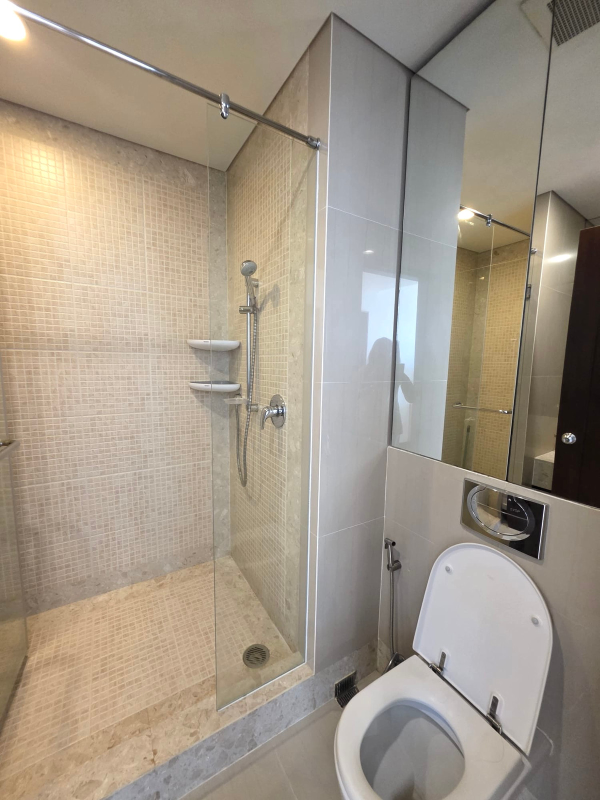 คอนโดวิทยุ ชิดลม หลังสวน : The Park Chidlom E2: 3+1bed 4bath + maid 258 sqm. 70,000,000 Rent: 200,000/mth Am: 0656199198