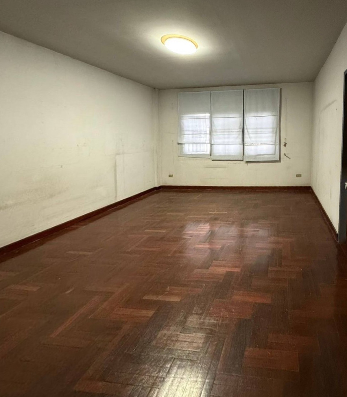 ขายทาวน์โฮมรามคำแหง หัวหมาก : ทาวน์โฮม 3 ชั้น ซอยรามคำแหง 8/2  สถานีรถไฟฟ้าสายสีส้มหน้าปากซอย  พร้อมการเดินทางที่เชื่อมต่อเส้นพระราม 9 - รามคำแหง - เอกมัย ทองหล่อ