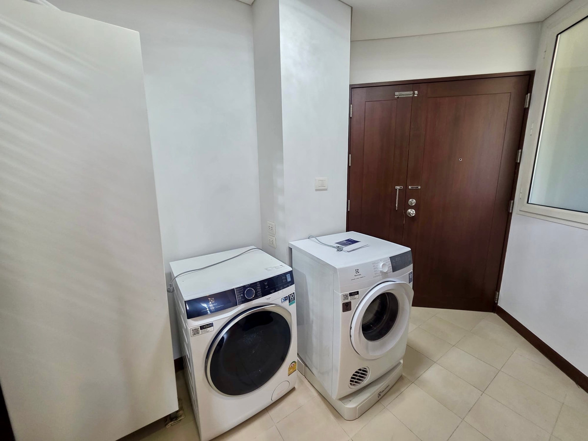 คอนโดวิทยุ ชิดลม หลังสวน : The Park Chidlom E2: 3+1bed 4bath + maid 258 sqm. 70,000,000 Rent: 200,000/mth Am: 0656199198