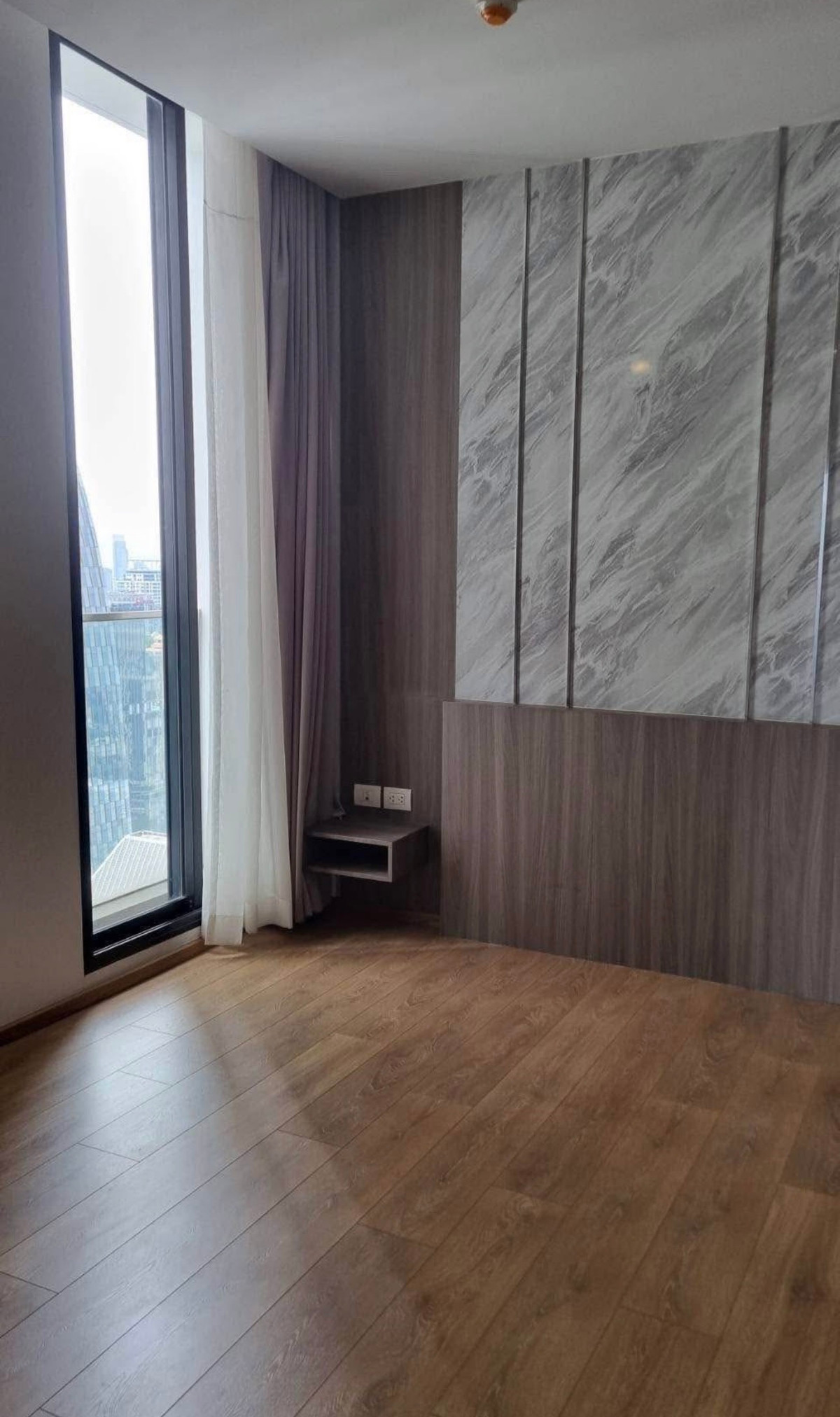 ให้เช่าคอนโดวิทยุ ชิดลม หลังสวน : 🔥Noble Ploenchit  ใจกลางเมือง 🔥2 ห้องนอน 1 ห้องน้ำ  70 Sqm🔥 สนใจติดต่อพัตเตอร์ 0928895628 Line:plustor_ss🔥