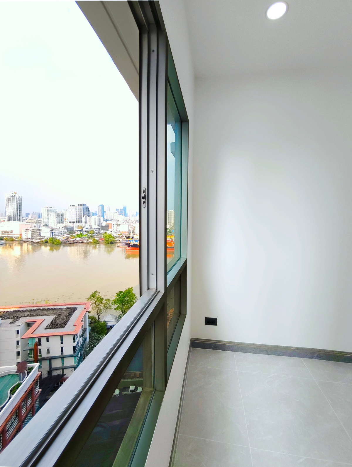 ขายคอนโดราษฎร์บูรณะ สุขสวัสดิ์ : ขายไอวี่ ริเวอร์ คอนโด (Ivy River Condo) รีโนเวทใหม่ ริมแม่น้ำเจ้าพระยา เขตราษฎร์บูรณะ กทม. 