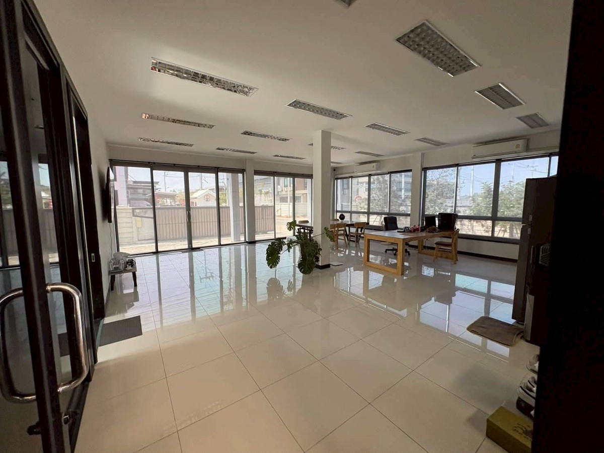 For RentWarehousePhutthamonthon, Salaya : Factory for rent with office, new condition! Location Naraphirom-Bang Len, Nakhon Pathom, land 1 rai 1 ngan 81 square wah, total usable area 915 sq m.