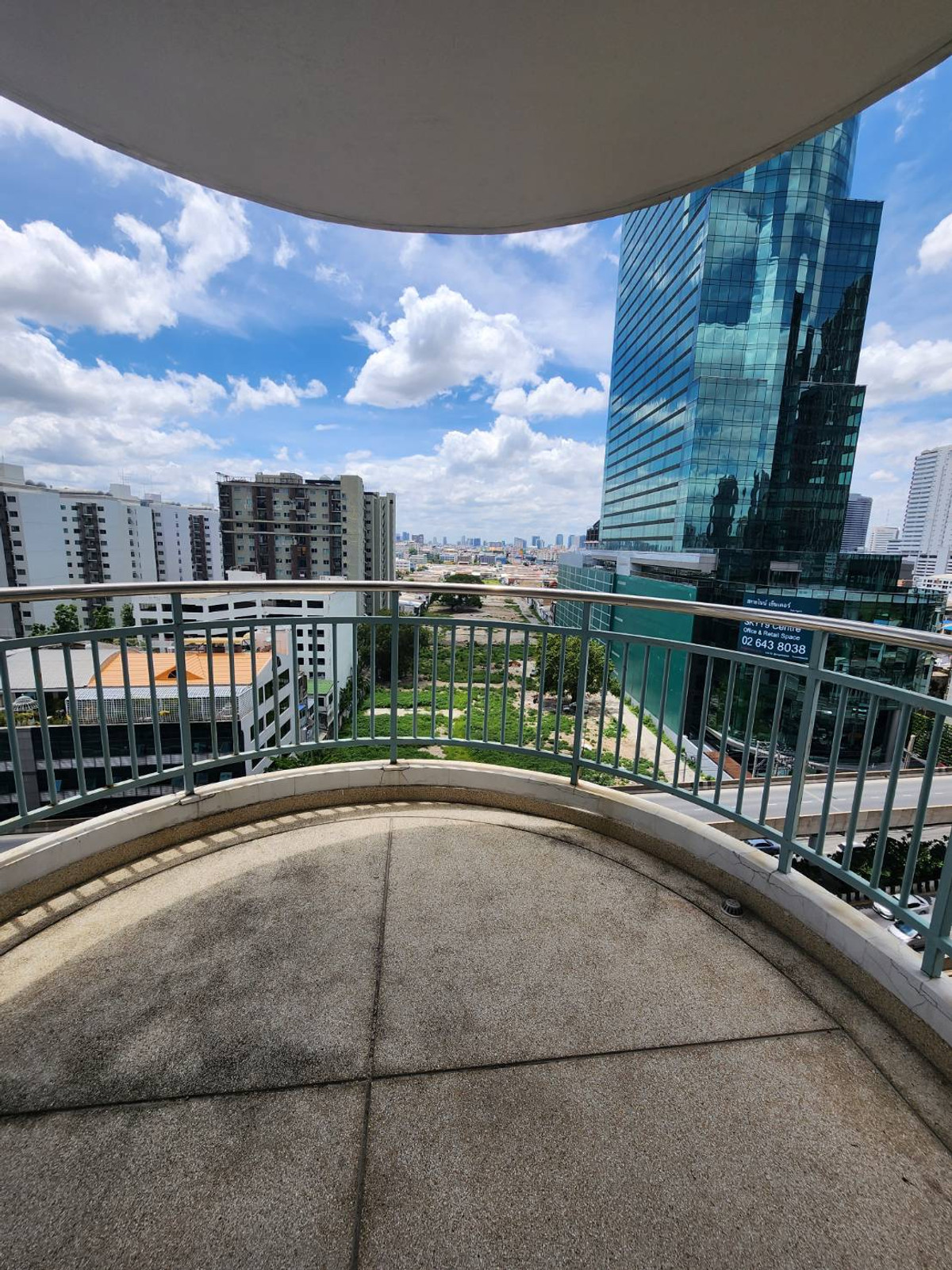 For RentCondoRama9, Petchburi, RCA : About 450 meters from MRT Rama 9, near Central Rama 9, Fortune, Big C, Tesco Lotus, Esplanade Ratchada and Rama 9 School.