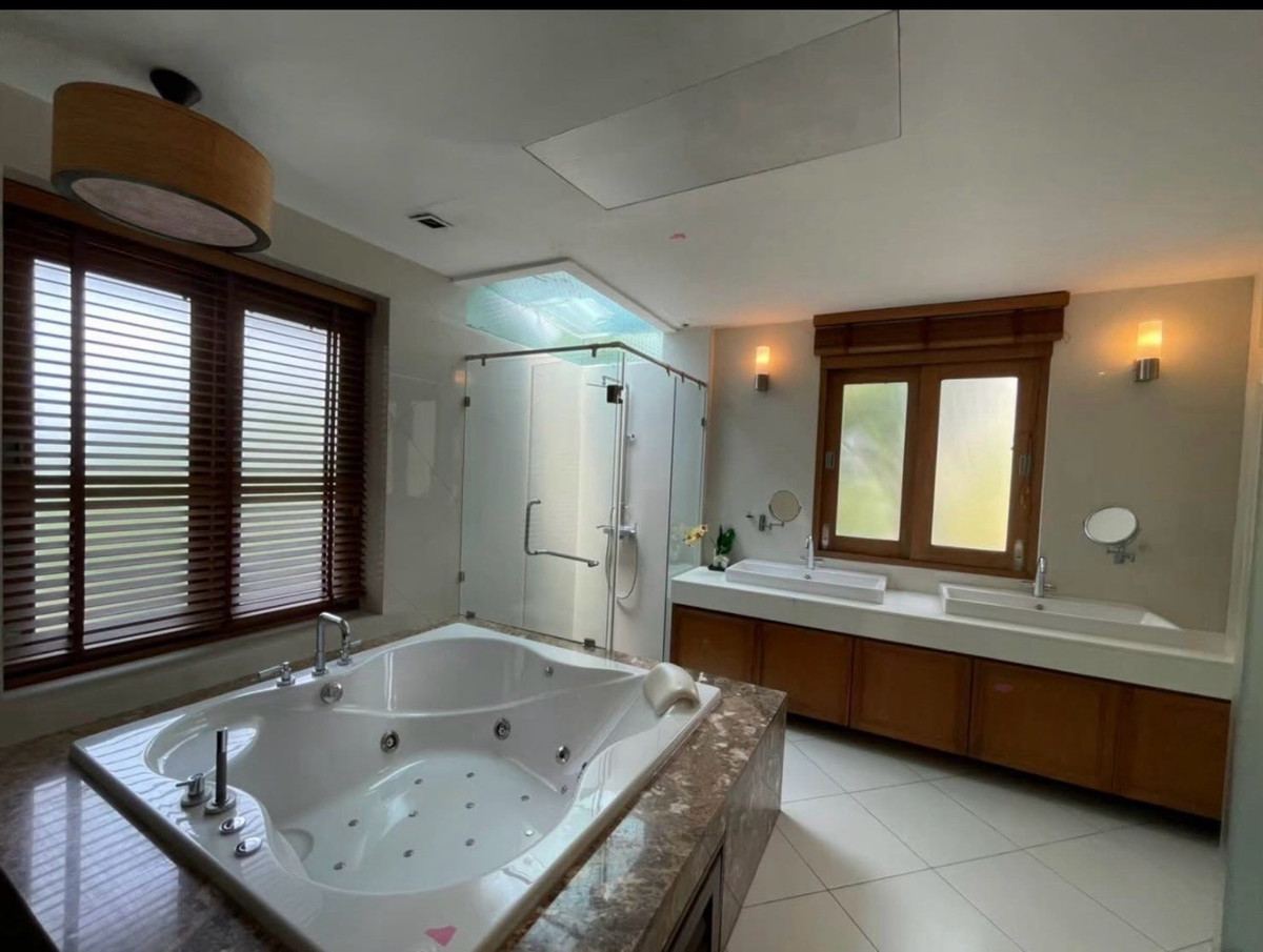 HousePattaya, Bangsaen, Chonburi : Beachfront Pool Villa in Pattaya with Private Beach Access and Sea View