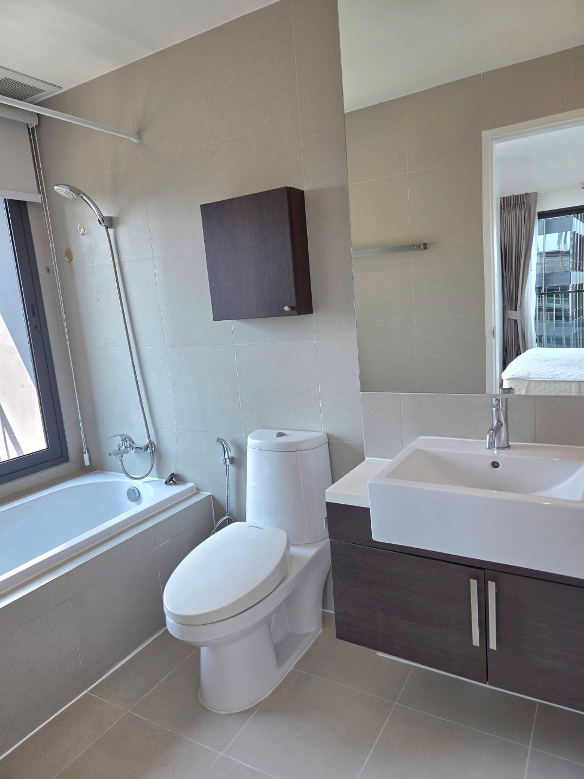 For RentCondoSukhumvit, Asoke, Thonglor : 🌟 Unrivaled Sukhumvit Lifestyle! Rare Corner Unit for Rent at Noble Remix Thong Lo – 3 Views, 3 Balconies!