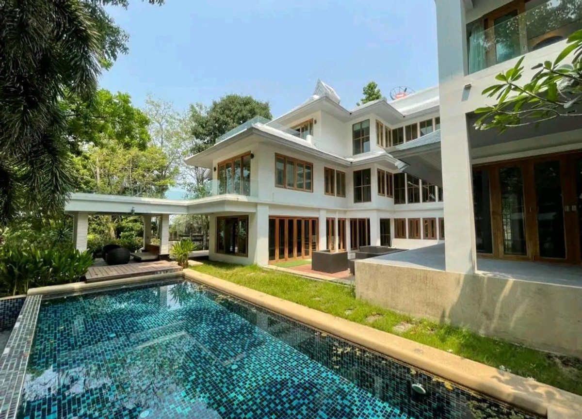 ขายพัทยา บางแสน ชลบุรี สัตหีบ : 🏖️ ขาย/ให้เช่า พูลวิลล่าหรูติดทะเลหาดวงศ์อมาตย์ พัทยาเหนือ ติด ปราสาทสัจธรรม ราคา 240 ลบ. | เช่า 350,000/ด. สนใจติดต่อ ลูกเจี๊ยบ 065-536-5165 🤍✨ #บ้านหรูพัทยา #พูลวิลล่าติดทะเล #LuxuryBeachfront #LookjeabKrittiya