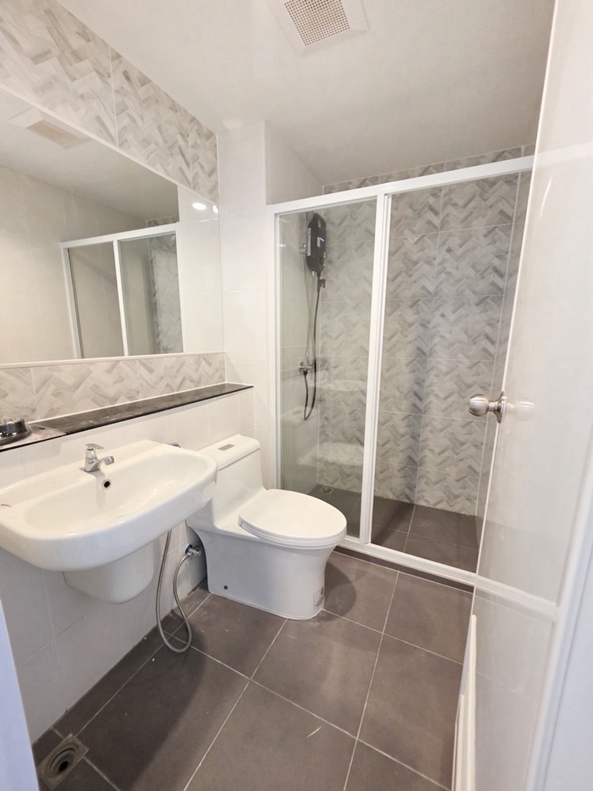 ให้เช่าคอนโดบางนา แบริ่ง ลาซาล : ให้เช่า Regent Home Bangna  1 ห้องนอน 1 ห้องน้ำ ห้องตกแต่งสวยมาก *350 ม.BTS บางนา