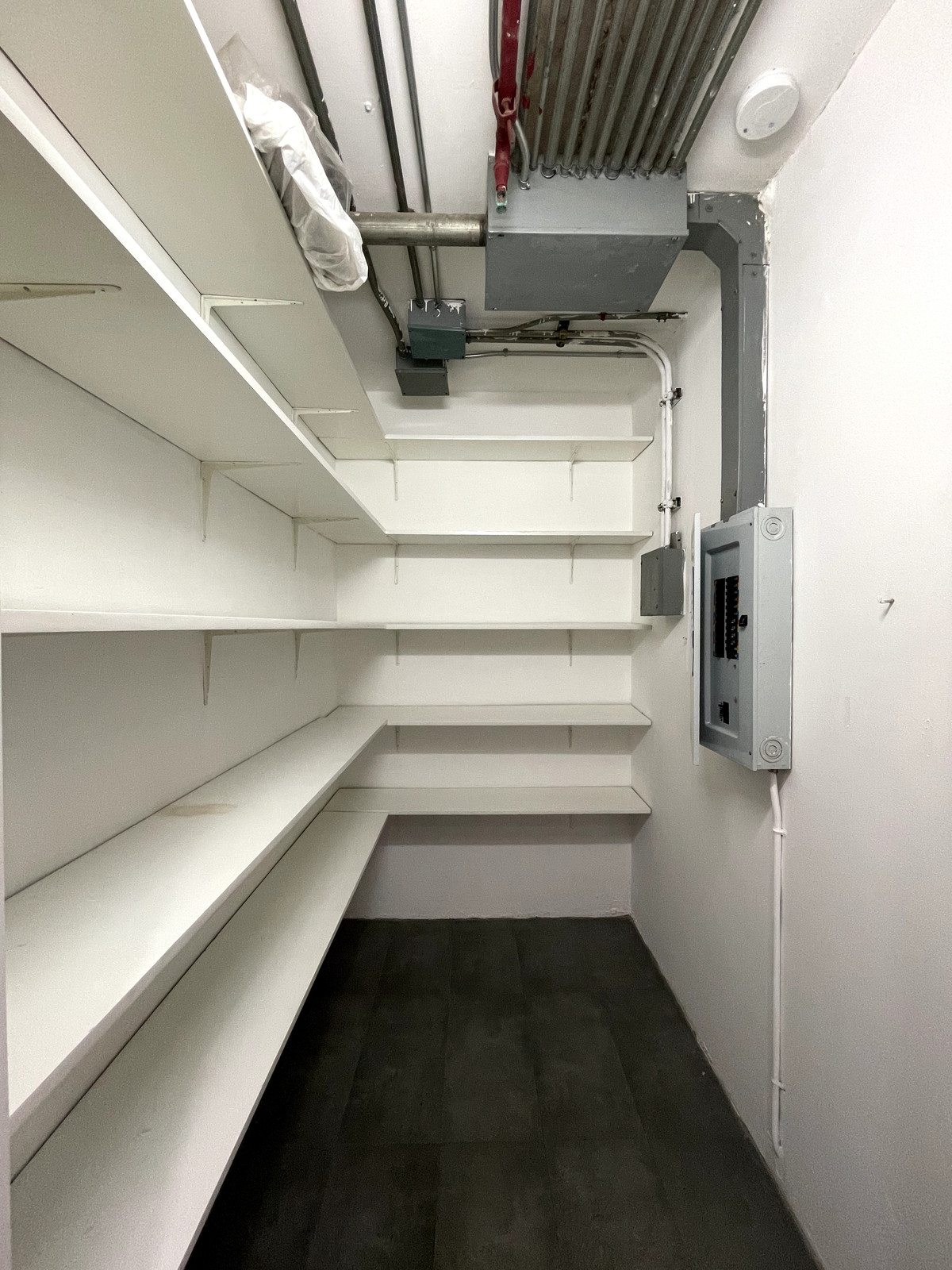 ให้เช่าคอนโดนานา : ให้เช่า คอนโด  Kallista Sukhumvit 11  3 ห้องนอน 315 ตร.ม.  big balcony