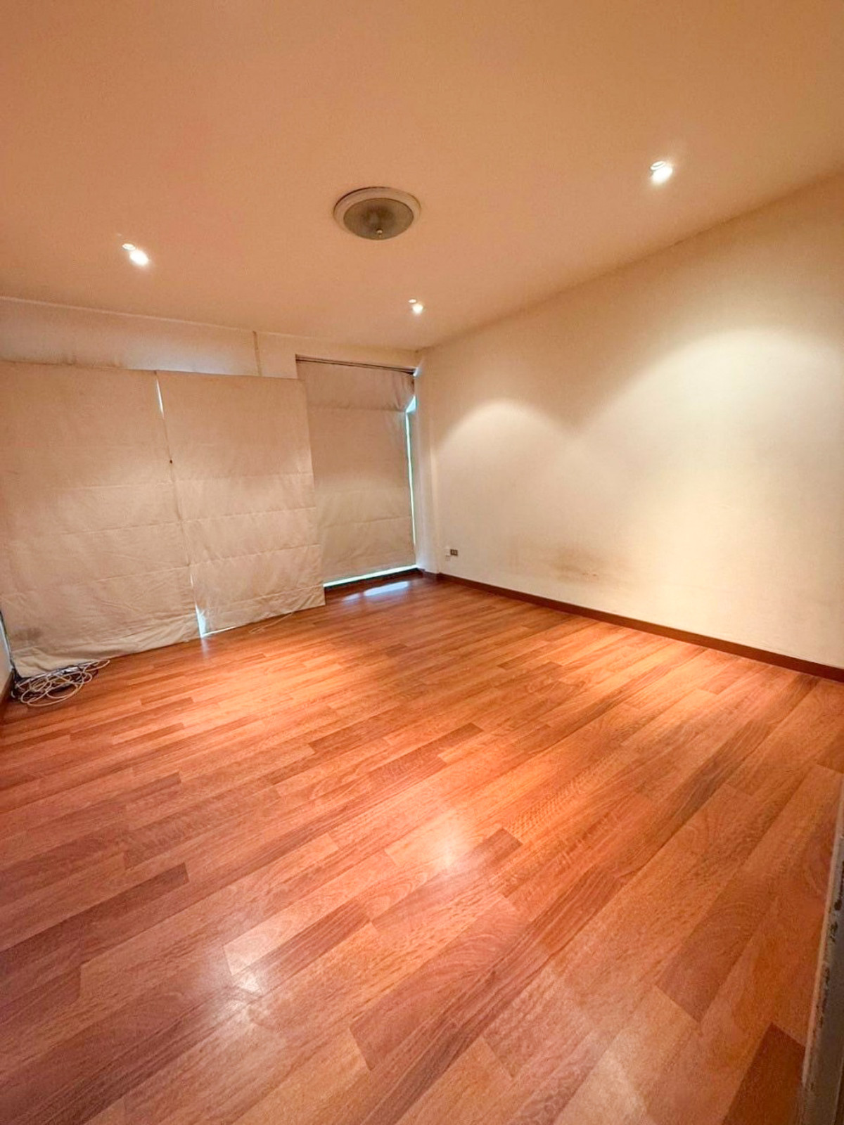 ขายทาวน์โฮมรามคำแหง หัวหมาก : ทาวน์โฮม 3 ชั้น ซอยรามคำแหง 8/2  สถานีรถไฟฟ้าสายสีส้มหน้าปากซอย  พร้อมการเดินทางที่เชื่อมต่อเส้นพระราม 9 - รามคำแหง - เอกมัย ทองหล่อ