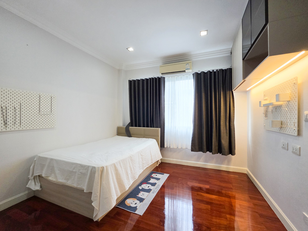 For RentHouseLadkrabang, Suwannaphum Airport : Single house for rent With private swimming pool Located near Rama 9 Expressway only 5 minutes, Suvarnabhumi Airport 15 minutes ✈️