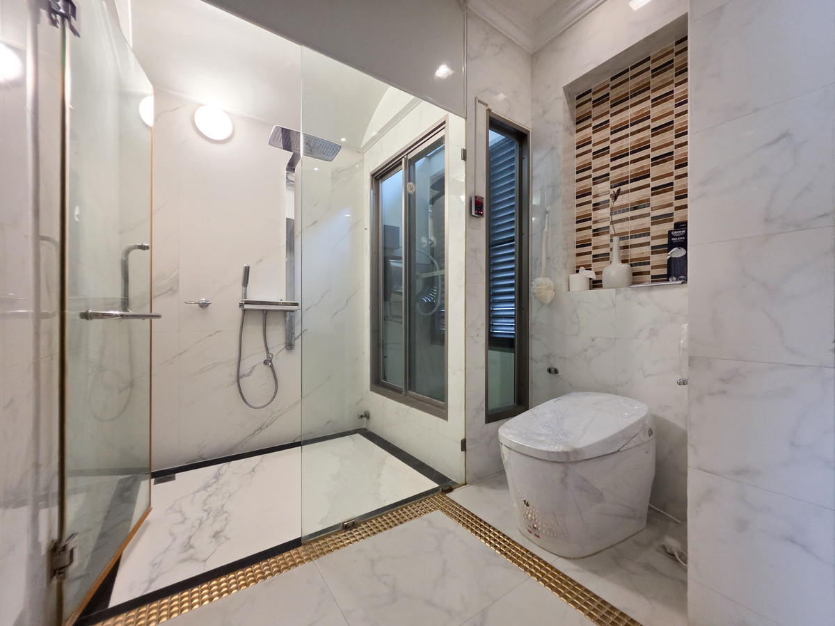 For RentHouseLadkrabang, Suwannaphum Airport : Single house for rent With private swimming pool Located near Rama 9 Expressway only 5 minutes, Suvarnabhumi Airport 15 minutes ✈️