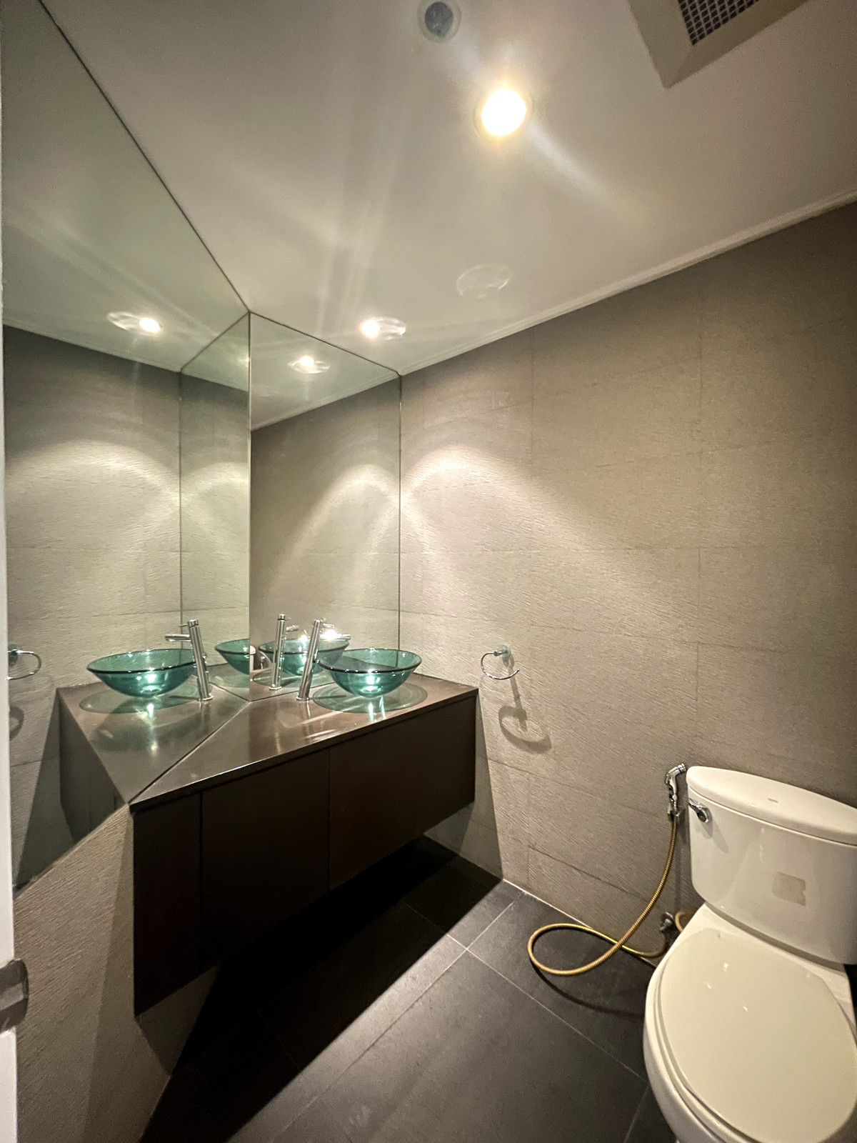 ให้เช่าคอนโดนานา : ให้เช่า คอนโด  Kallista Sukhumvit 11  3 ห้องนอน 315 ตร.ม.  big balcony