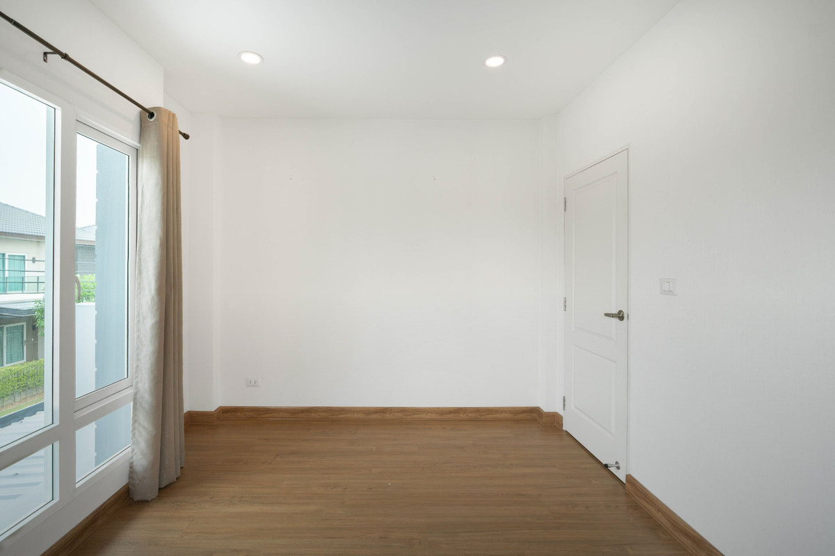 For SaleHouseBang kae, Phetkasem : Brand new house, prime location on Kanlapaphruek Road. Free furniture! Best price in the project.