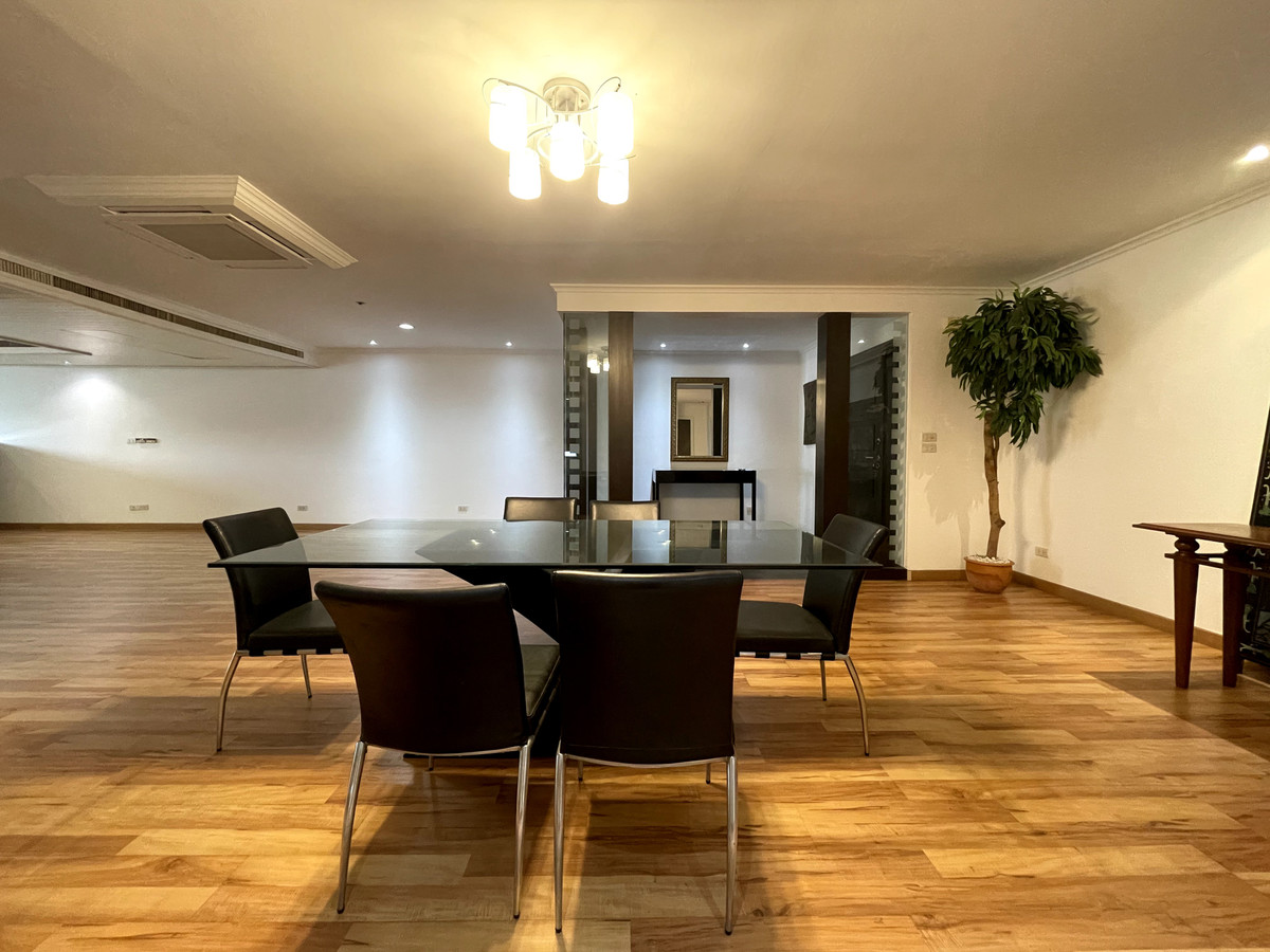 ให้เช่าคอนโดนานา : ให้เช่า คอนโด  Kallista Sukhumvit 11  3 ห้องนอน 315 ตร.ม.  big balcony