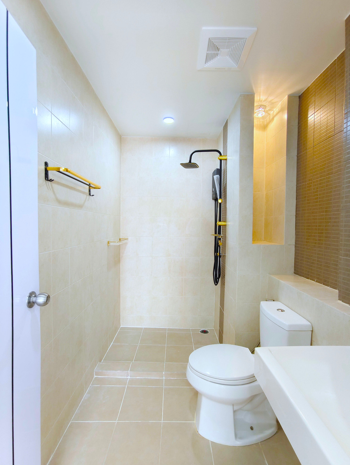 ขายคอนโดราษฎร์บูรณะ สุขสวัสดิ์ : ขายไอวี่ ริเวอร์ คอนโด (Ivy River Condo) รีโนเวทใหม่ ริมแม่น้ำเจ้าพระยา เขตราษฎร์บูรณะ กทม. 