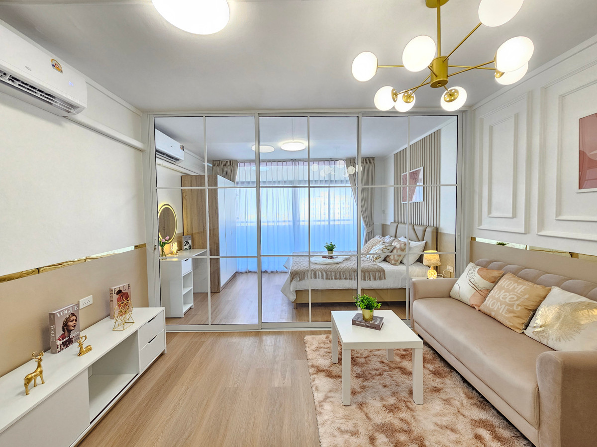 For SaleCondoRatchadapisek, Huaikwang, Suttisan : Heart of Huai Khwang There is only one room in the building. Newly renovated room. Can move in immediately. Call 0925141987.