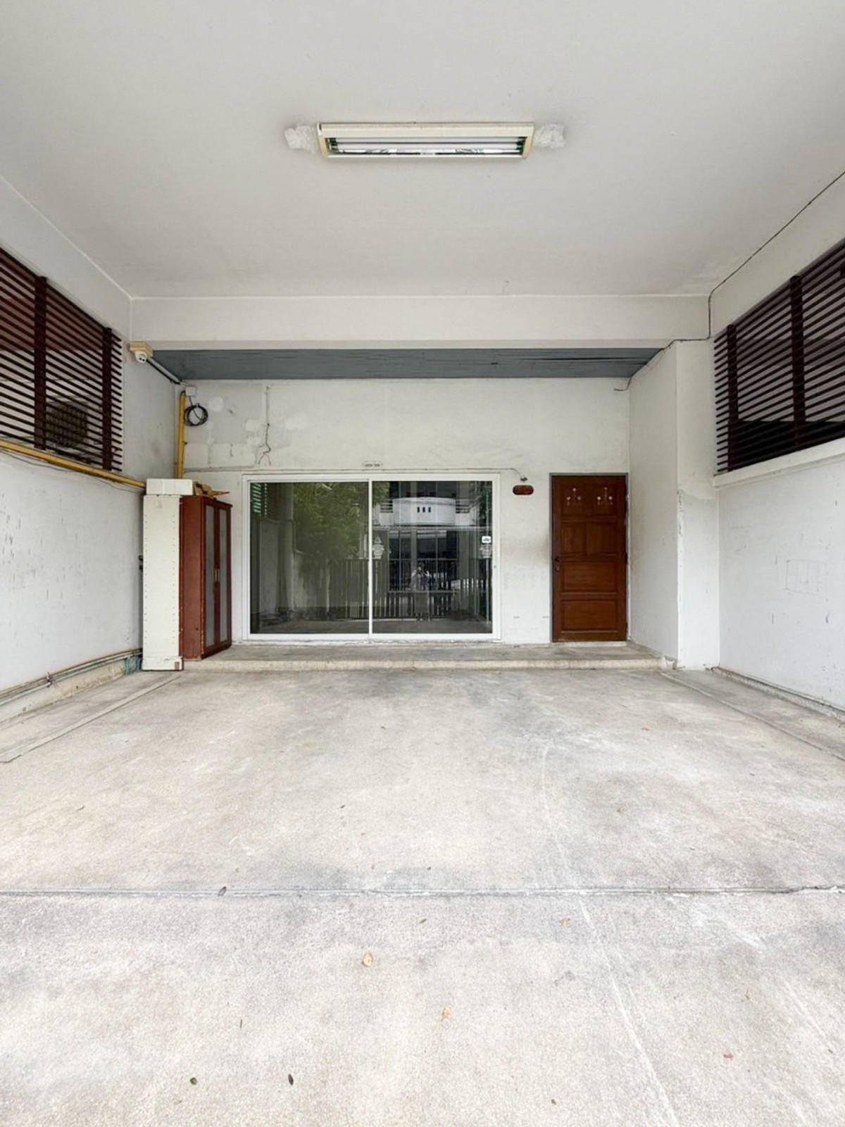 ขายทาวน์โฮมรามคำแหง หัวหมาก : ทาวน์โฮม 3 ชั้น ซอยรามคำแหง 8/2  สถานีรถไฟฟ้าสายสีส้มหน้าปากซอย  พร้อมการเดินทางที่เชื่อมต่อเส้นพระราม 9 - รามคำแหง - เอกมัย ทองหล่อ