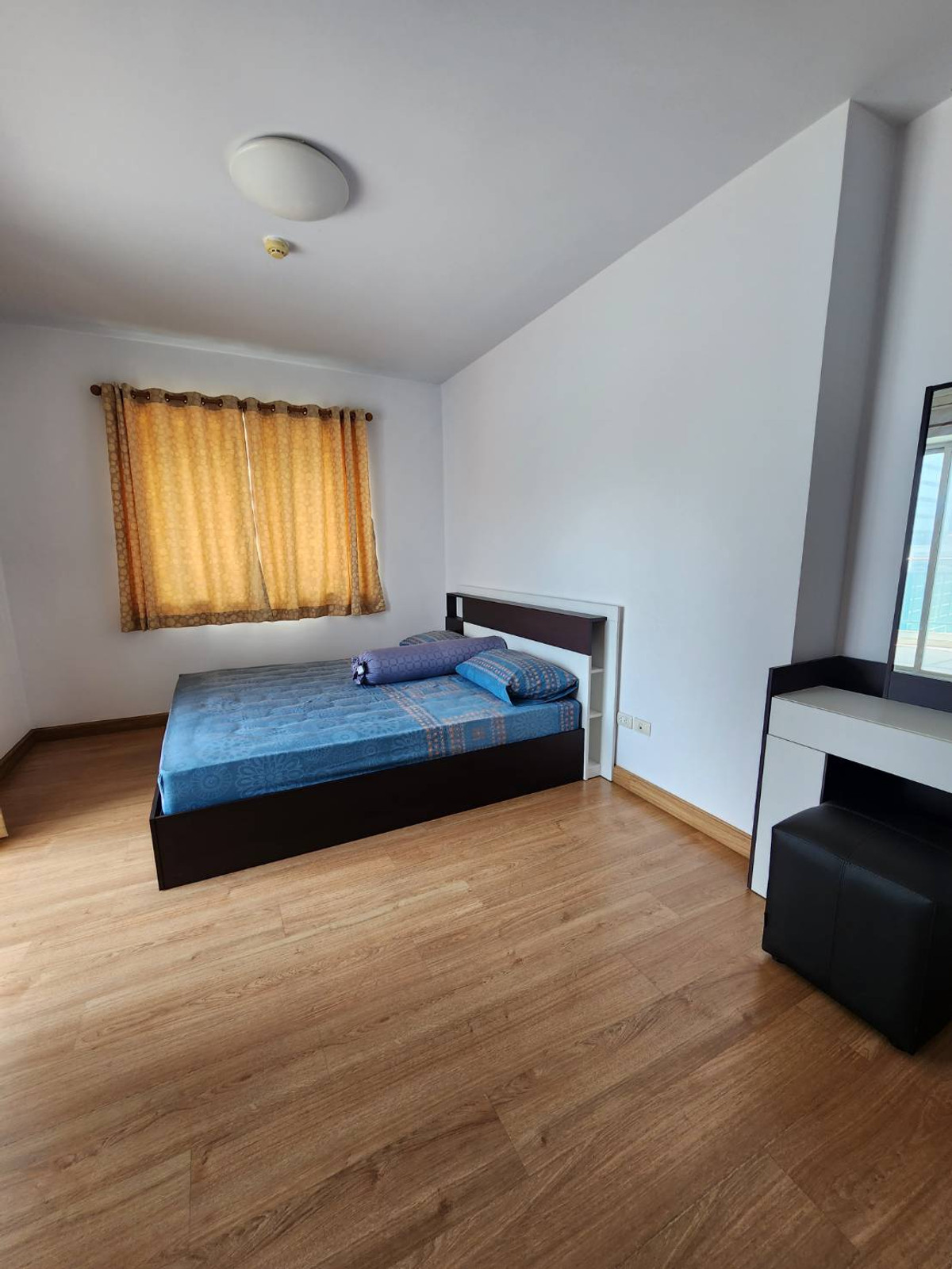 For RentCondoRama9, Petchburi, RCA : About 450 meters from MRT Rama 9, near Central Rama 9, Fortune, Big C, Tesco Lotus, Esplanade Ratchada and Rama 9 School.