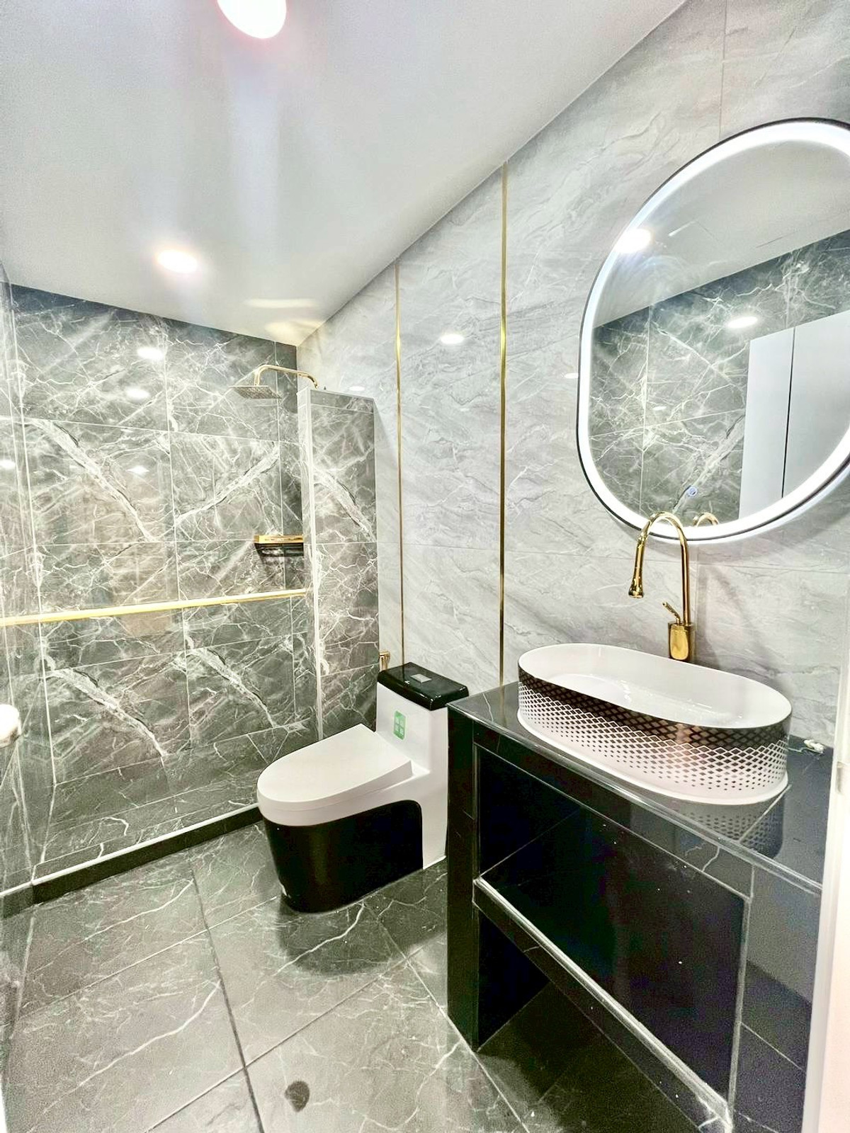 For SaleTownhomePathum Thani,Rangsit, Thammasat : 2-story townhome for sale, The Trust Town Village, Wongwaen - Lam Luk Ka, along Khlong 6, Soi 28, area 27.8 square wah, 3 bedrooms, Bueng Kham Proi Subdistrict, Lam Luk Ka District, Pathum Thani Province.