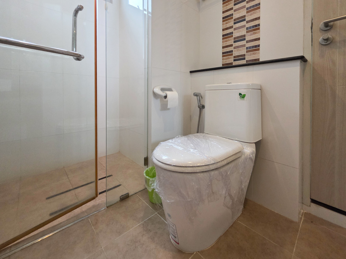 For RentHouseLadkrabang, Suwannaphum Airport : Single house for rent With private swimming pool Located near Rama 9 Expressway only 5 minutes, Suvarnabhumi Airport 15 minutes ✈️