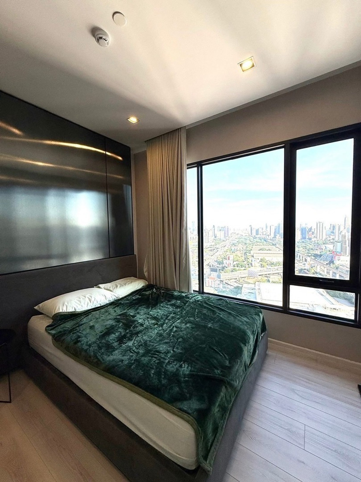 For RentCondoRatchathewi,Phayathai : For rent, The room phayathai, 34th floor, size 29 sq m, 1 bedroom, 1 bathroom, price 22,000 baht, ready to move in, negotiable🔥