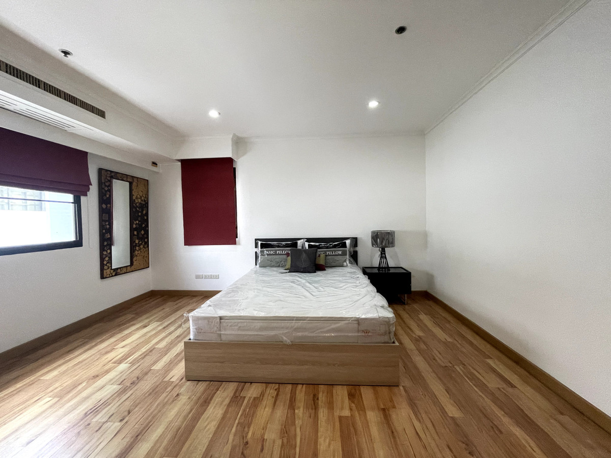 ให้เช่าคอนโดนานา : ให้เช่า คอนโด  Kallista Sukhumvit 11  3 ห้องนอน 315 ตร.ม.  big balcony