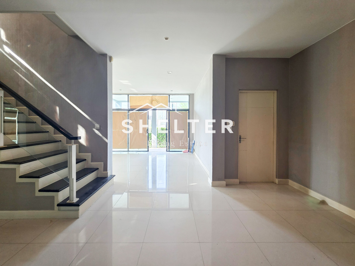 For SaleHousePattanakan, Srinakarin : Single house near the BTS, both yellow and orange. Can connect to both Srinakarin-Pattanakarn-Rama 9 Samitivej Hospital, ABAC University International School🚃