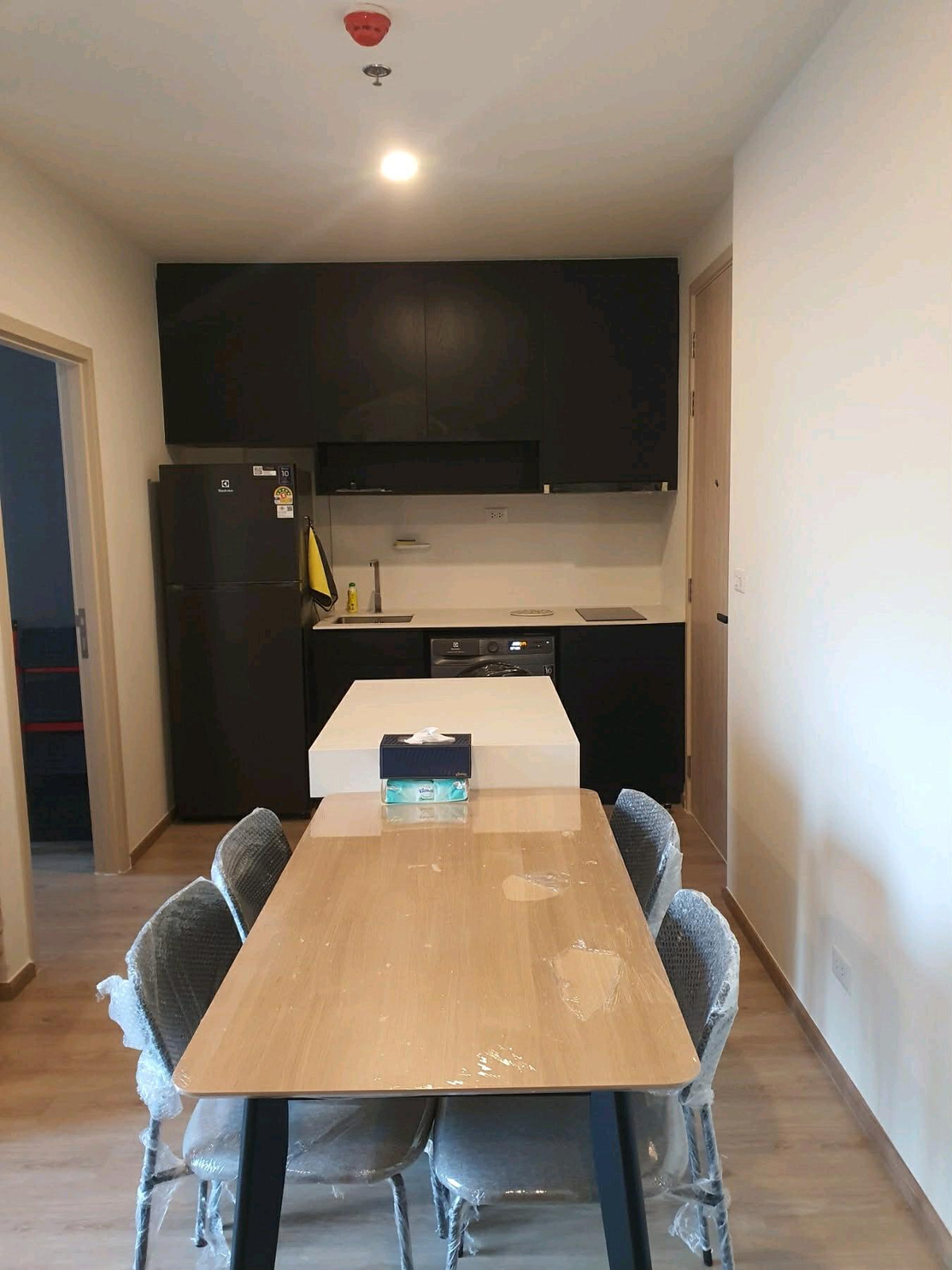 ให้เช่าคอนโดพระราม 9 เพชรบุรีตัดใหม่ RCA : 🔥ให้เช่าด่วน🔥Nue District R9 Rama 9 ราคาดีมาก 2 ห้องนอน 1 ห้องน้ำ เฟอร์นิเจอร์ - เครื่องใช้ไฟฟ้าครบ ใกล้  MRT พระราม9 ❗