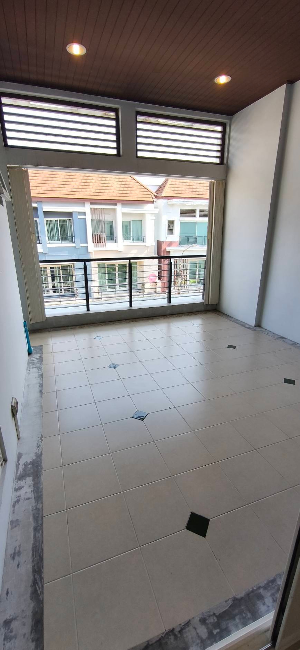 ให้เช่าทาวน์โฮมเลียบทางด่วนรามอินทรา : 💥CP-10384💥ให้เช่า ทาวน์โฮม โครงการบ้านกลางเมือง เออร์บาเนี่ยน พระราม 9 - ลาดพร้าว👉แอดไลน์ @rangrak