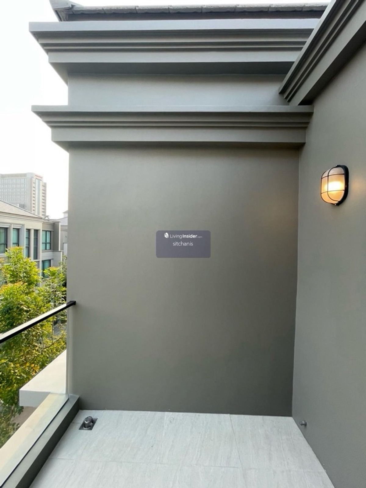 For SaleTownhomeKasetsart, Ratchayothin : Single house for sale Baan Klang Muang Classe Ratchayothin (ClasseRatchayothin) 
 never rented out, Garnetta type, area 40 sq m., usable area 214 sq m., 2 bedrooms, 3 bathrooms, 1 living room, 2nd floor, living room, 1 kitchen, 2 parking spaces 
 
 The on