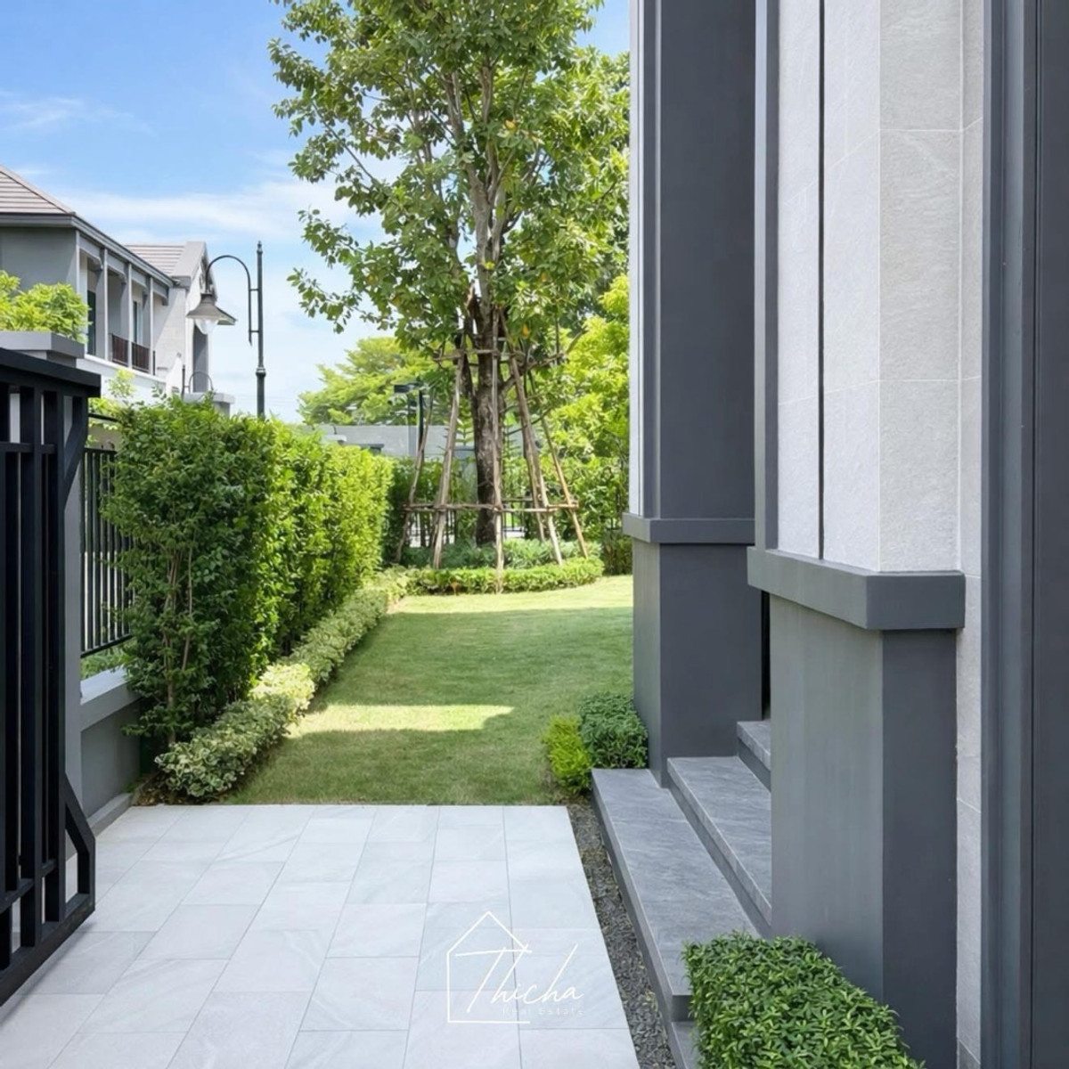 For SaleHousePhutthamonthon, Salaya : Grand Bangkok Boulevard at the park 
Luxurious house on Park Road