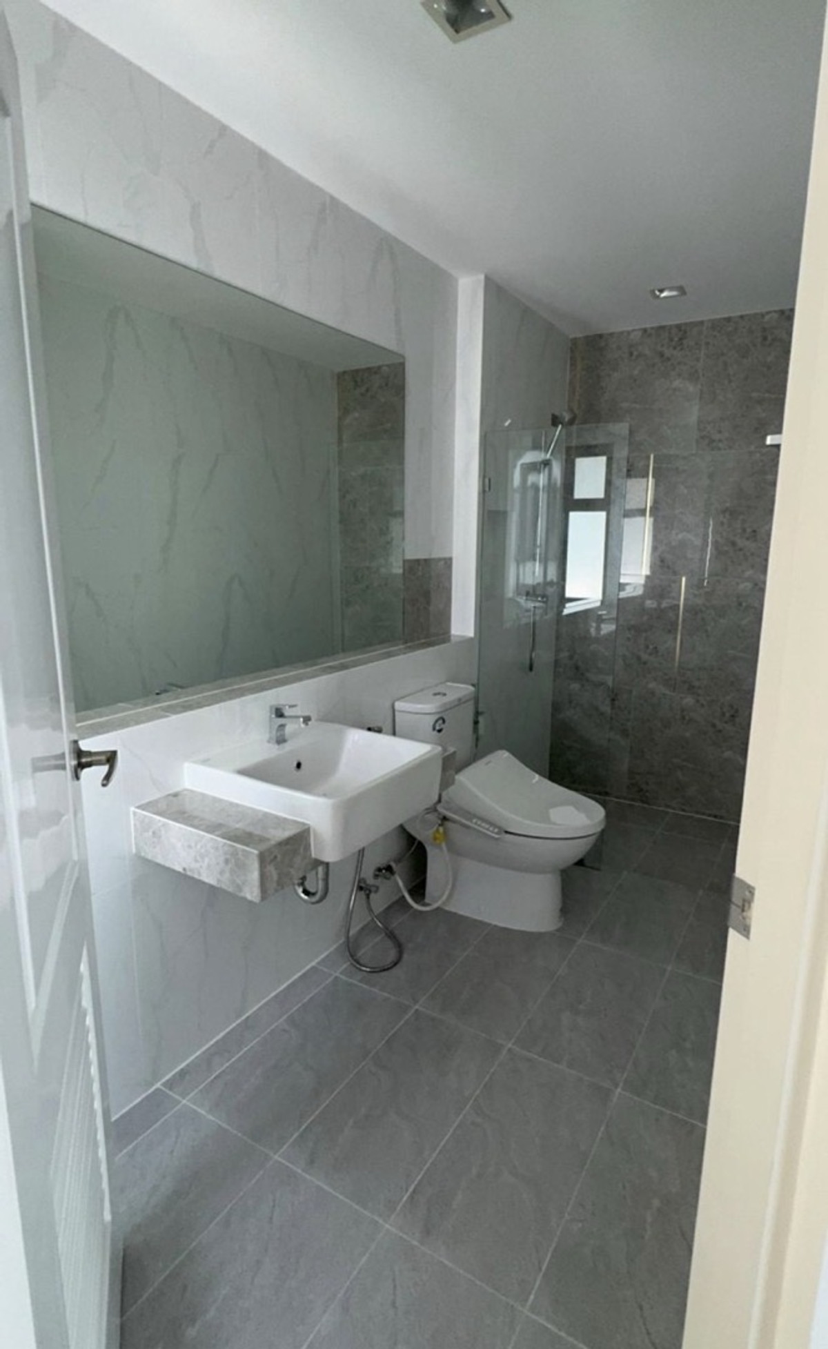 ให้เช่าทาวน์โฮมอ่อนนุช อุดมสุข : ให้เช่าทาวน์เฮ้าส์ 3 ชั้น หลังมุม มีพื้นที่ข้างบ้าน โครงการ Q Prime Sukhumvit 77 สุขุมวิท 77 ซ.อ่อนนุช 46