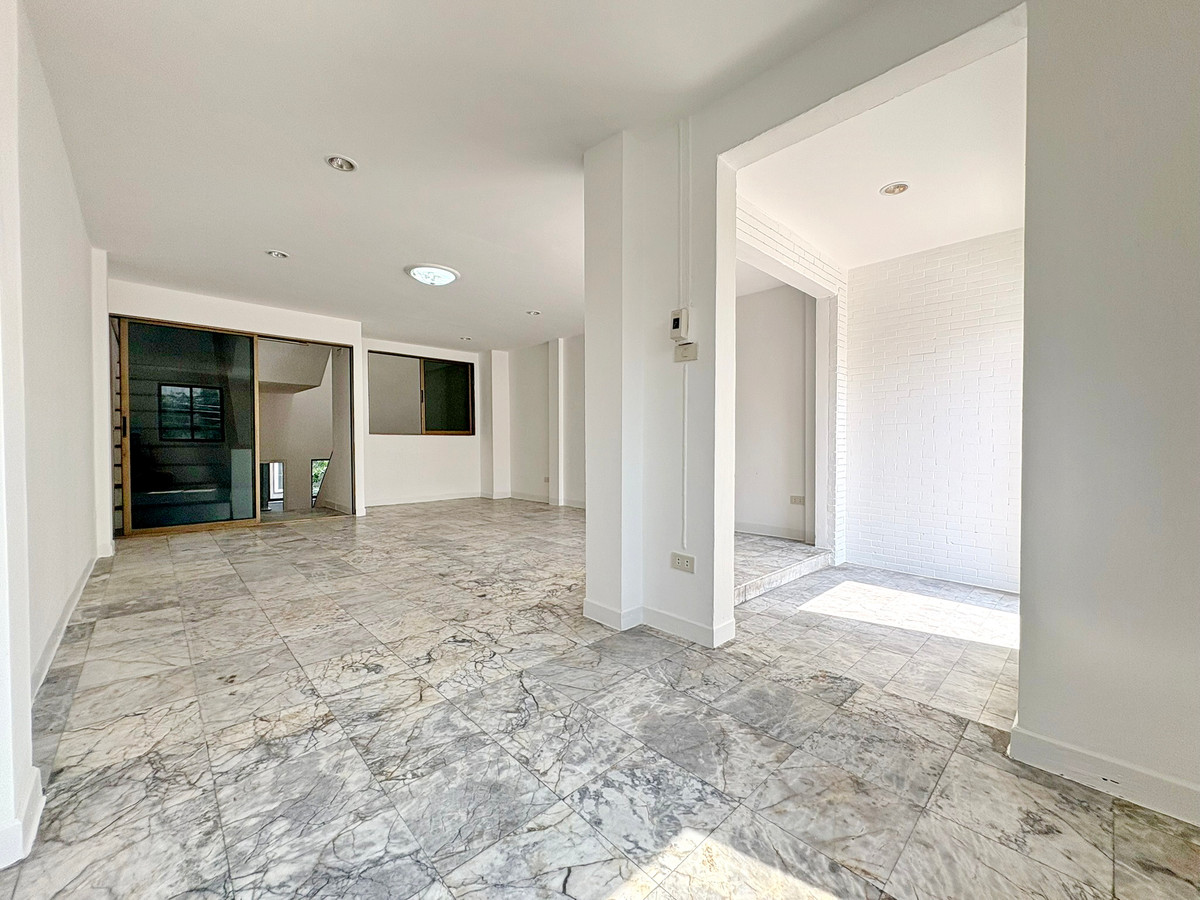 ขายทาวน์โฮมพระราม 9 เพชรบุรีตัดใหม่ RCA : CB001♛♚ทาวน์เฮ้าส์ 6 ห้องนอน ขาย⚝อินทามระ♜MRT สุทธิสาร∞065-9423251,099-5919653▚Line@sureresidence