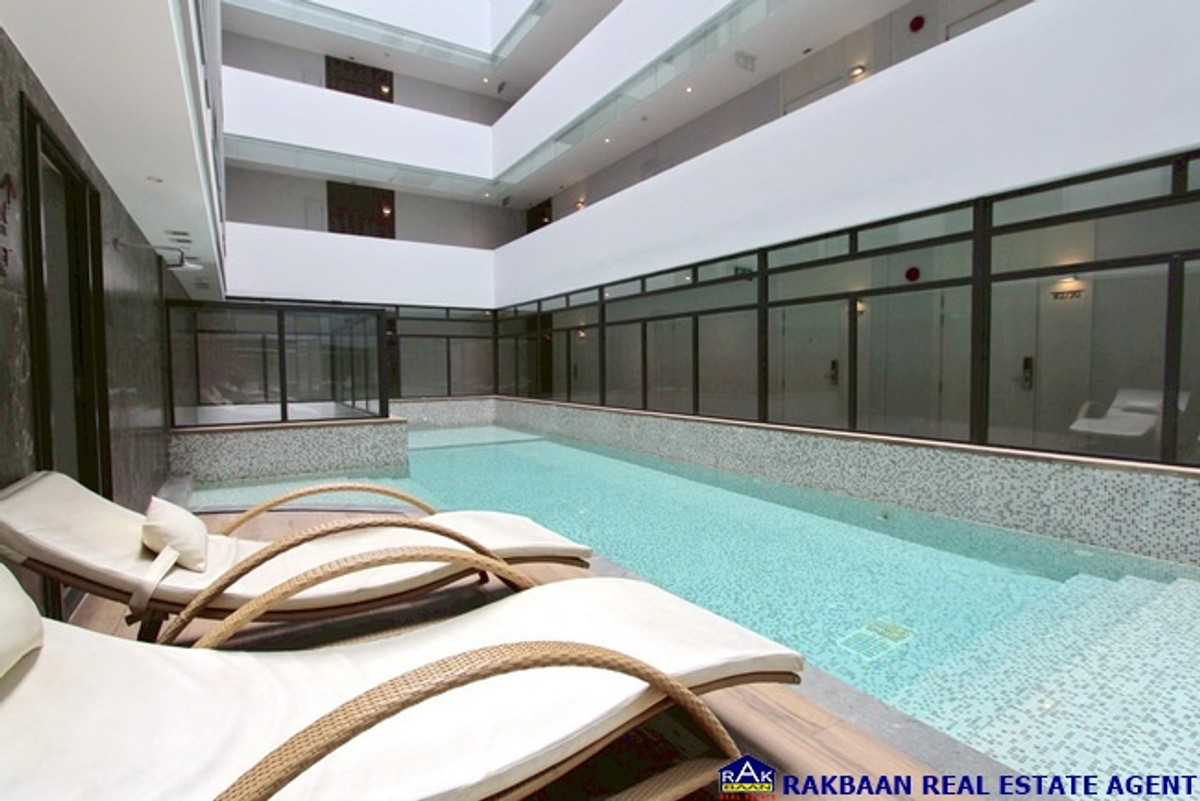 For RentCondoSukhumvit, Asoke, Thonglor : Condo for rent Runesu Runesu Thonglor Sukhumvit 33.37 sq m, 1 bedroom, 1 bathroom, fully furnished, ready to move in, on the 2nd floor (same floor as the onsen)