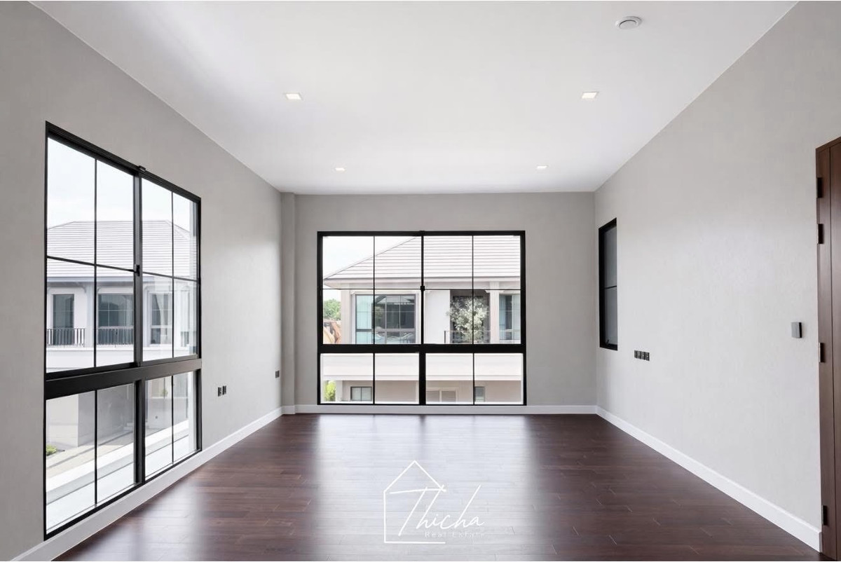 For SaleHousePhutthamonthon, Salaya : Grand Bangkok Boulevard at the park 
Luxurious house on Park Road