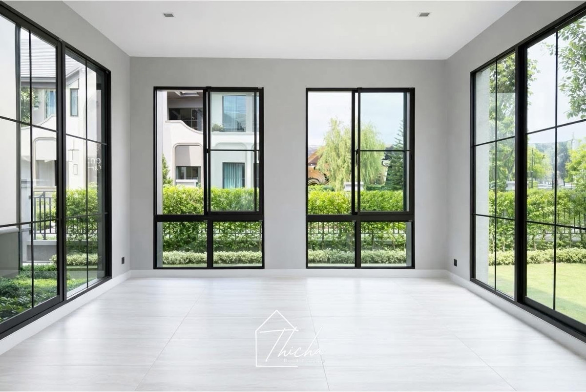 For SaleHousePhutthamonthon, Salaya : Grand Bangkok Boulevard at the park 
Luxurious house on Park Road