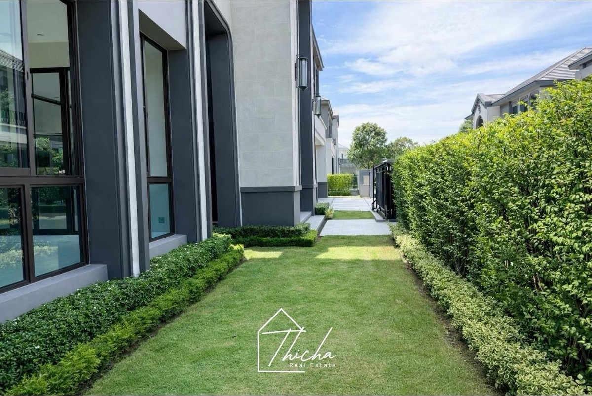 For SaleHousePhutthamonthon, Salaya : Grand Bangkok Boulevard at the park 
Luxurious house on Park Road