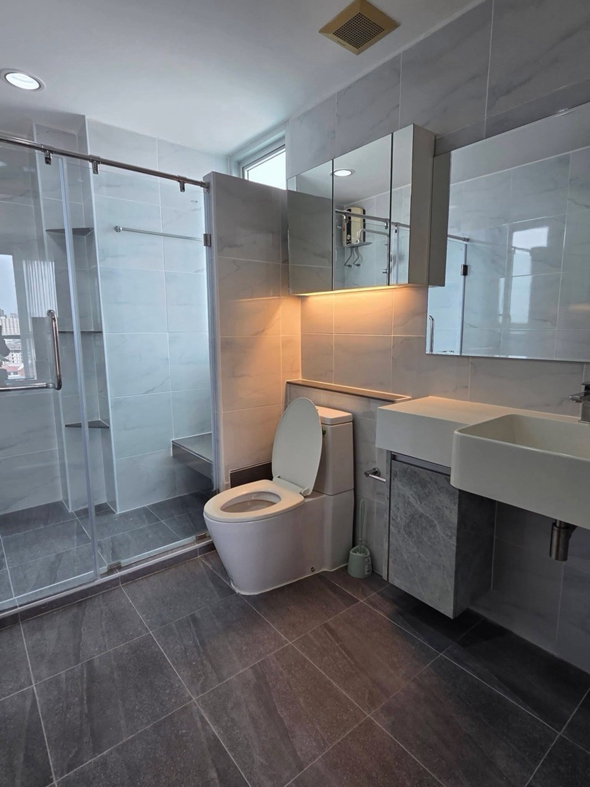 ให้เช่าคอนโดรัชดา ห้วยขวาง : ❤️‍🔥HOT❤️‍🔥คอนโด Rhythm Ratchada | ห้องกว้างมาก 
ติด 🔵MRTรัชดา 0 เมตร | 🔥19,000.- บาท/เดือน Line : @area211 (มี@ด้านหน้า)