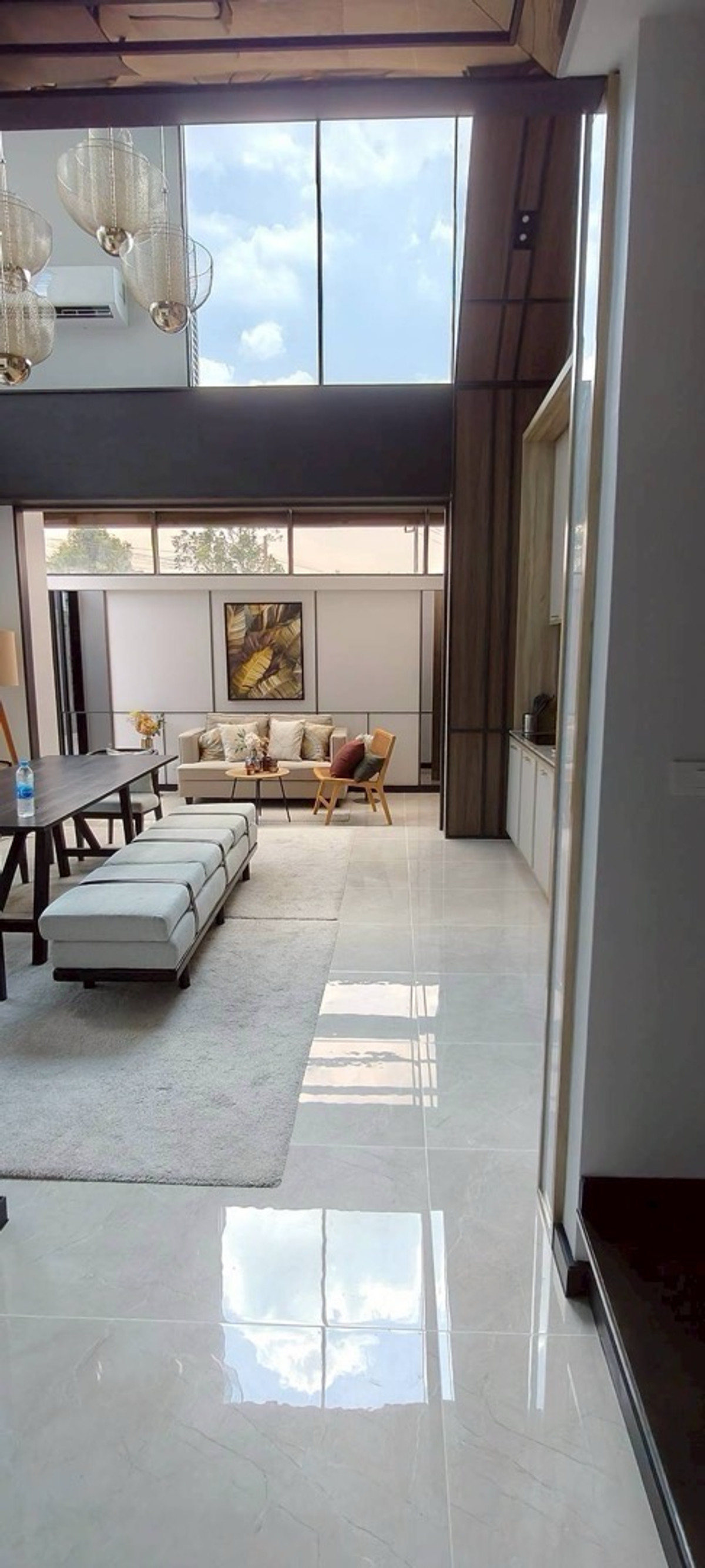 ให้เช่าทาวน์โฮมนวมินทร์ รามอินทรา : ให้เช่า/ขาย  #ทาวน์โฮมพรีเมียม 3.5 ชั้น
โครงการ Premium Place พหลโยธิน–รามอินทรา พื้นที่ 29.5 ตร.ว. | พื้นที่ใช้สอย 228.57 ตร.ม.

4 ห้องนอน | 3 ห้องน้ำ
1 ห้องนั่งเล่น | 1 ห้องทำงาน | 
1 ห้องรับแขก | 1 ห้องครัว
2 ที่จอดรถ
