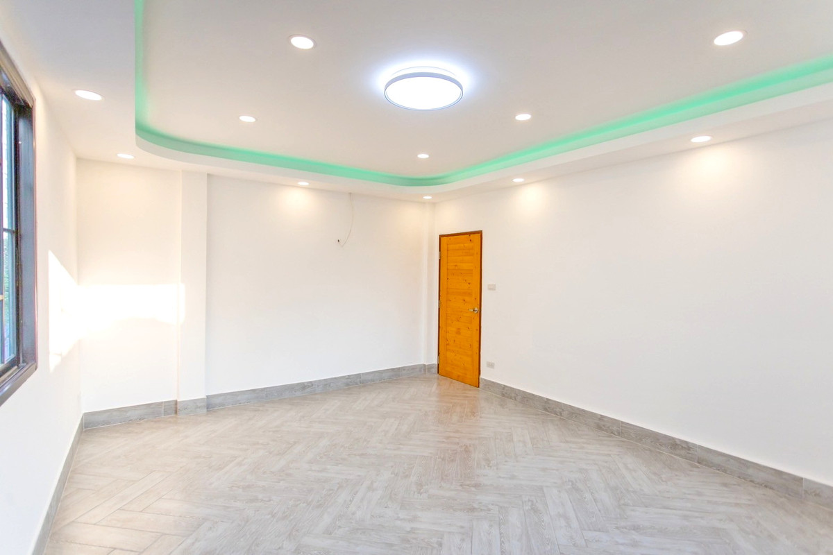 For SaleHome OfficeRatchadapisek, Huaikwang, Suttisan : CB081♛♚Home office 4 bedrooms for sale⚝Huai Khwang♜MRT Huai Khwang∞065-9423251,099-5919653▚Line@sureresidence