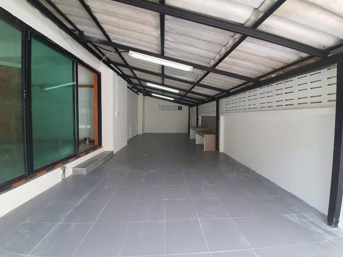 For RentOfficeRamkhamhaeng, Hua Mak : Office building for Rent Town in Town 4.5 Storey Building 600 sq.m Near Central EastVille CDC and Ekkamai–Ramindra Expressway