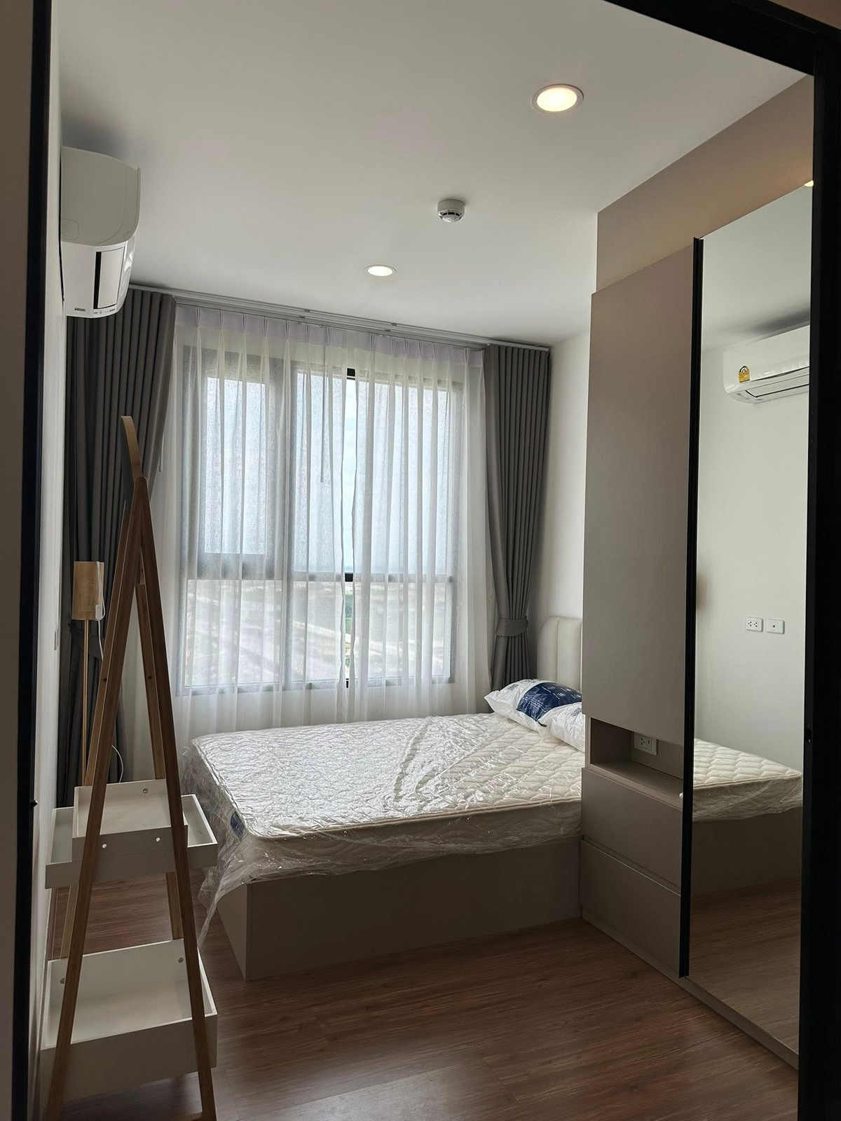 For RentCondoMin Buri, Romklao : For Rent ✨ The Origin Ram 209 Interchange ✨ Fully furnished with appliances. Close to 2 MRT lines: Pink Line and Orange Line.